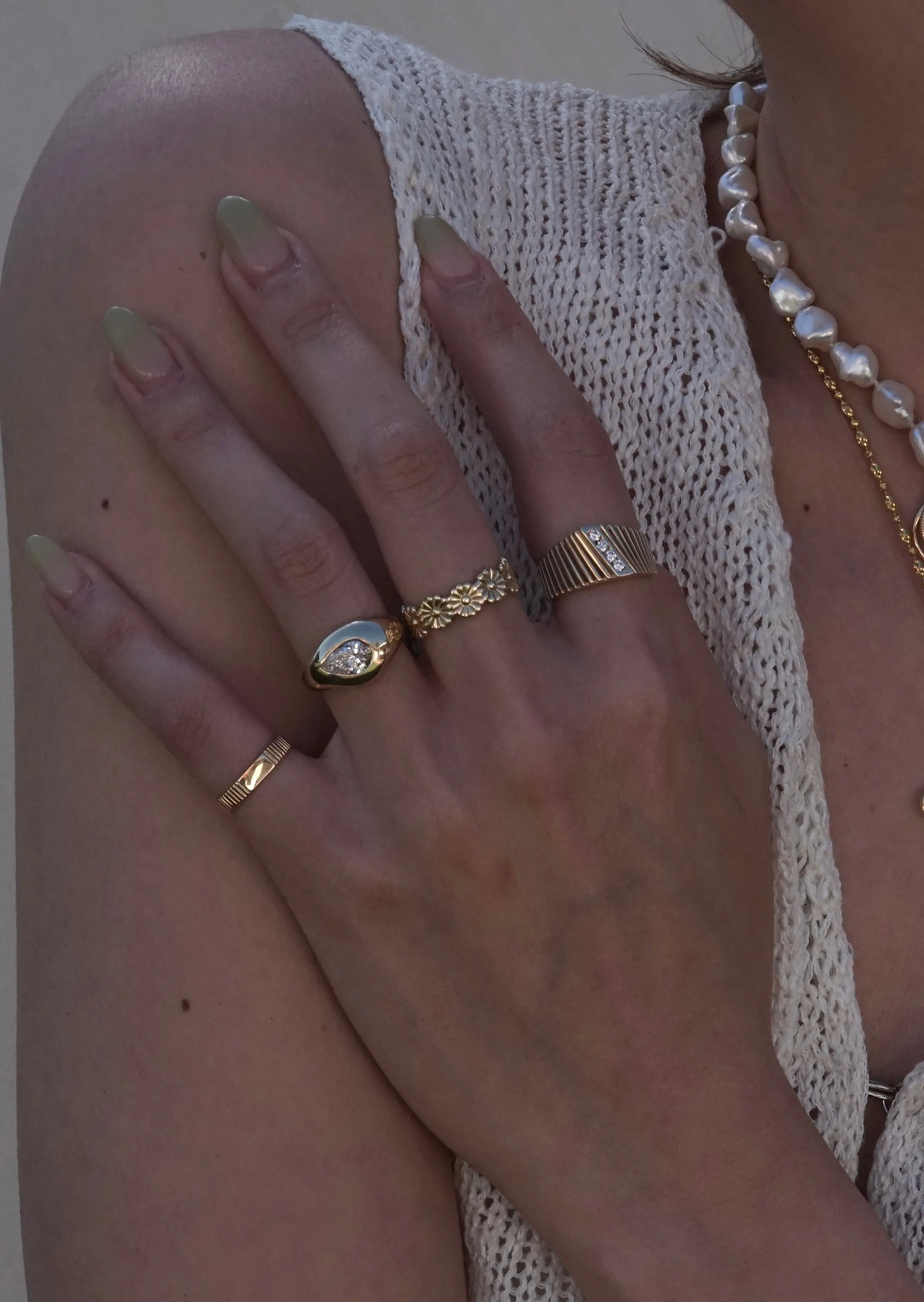 14k Gold Daisy Eternity Band