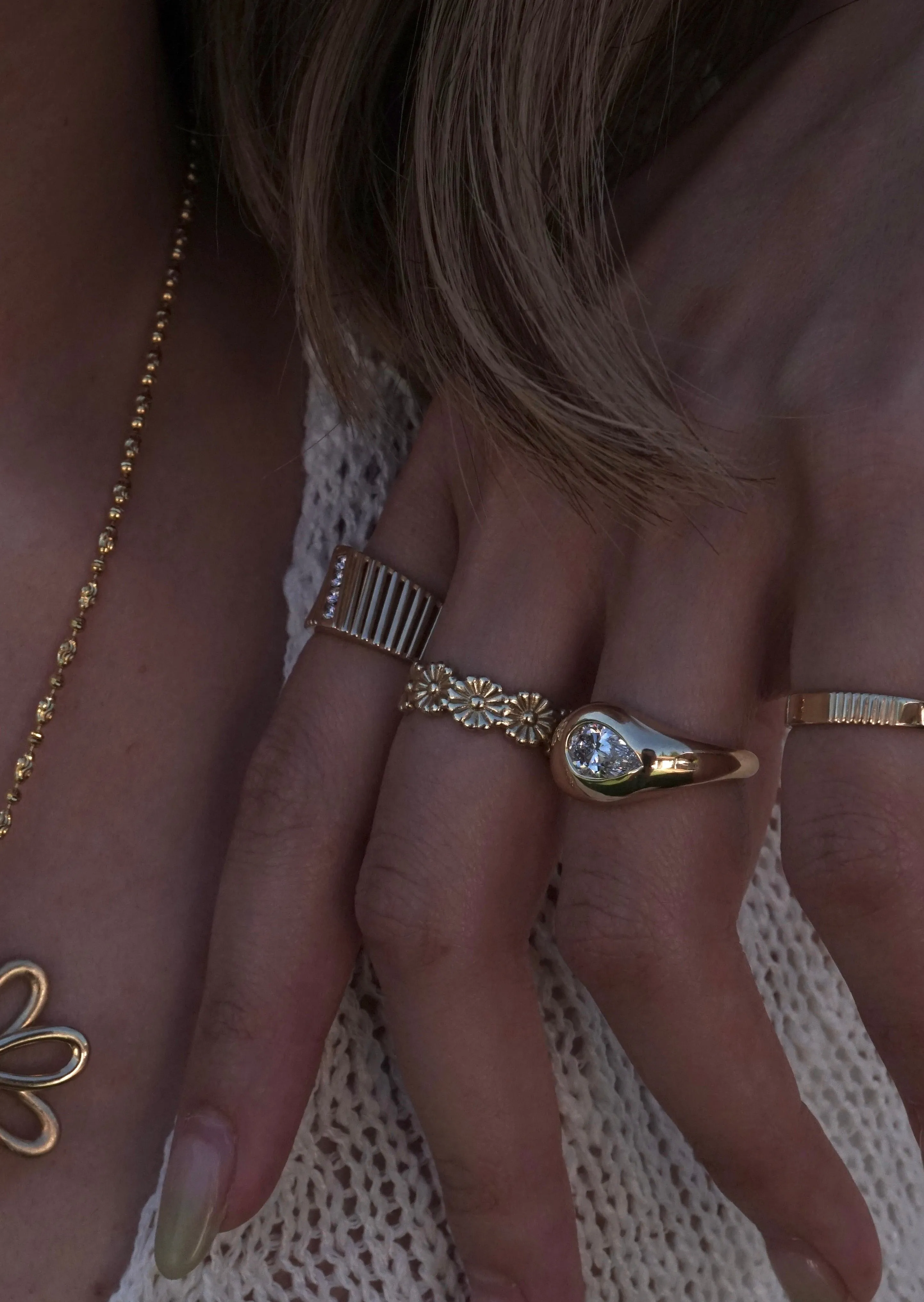 14k Gold Daisy Eternity Band