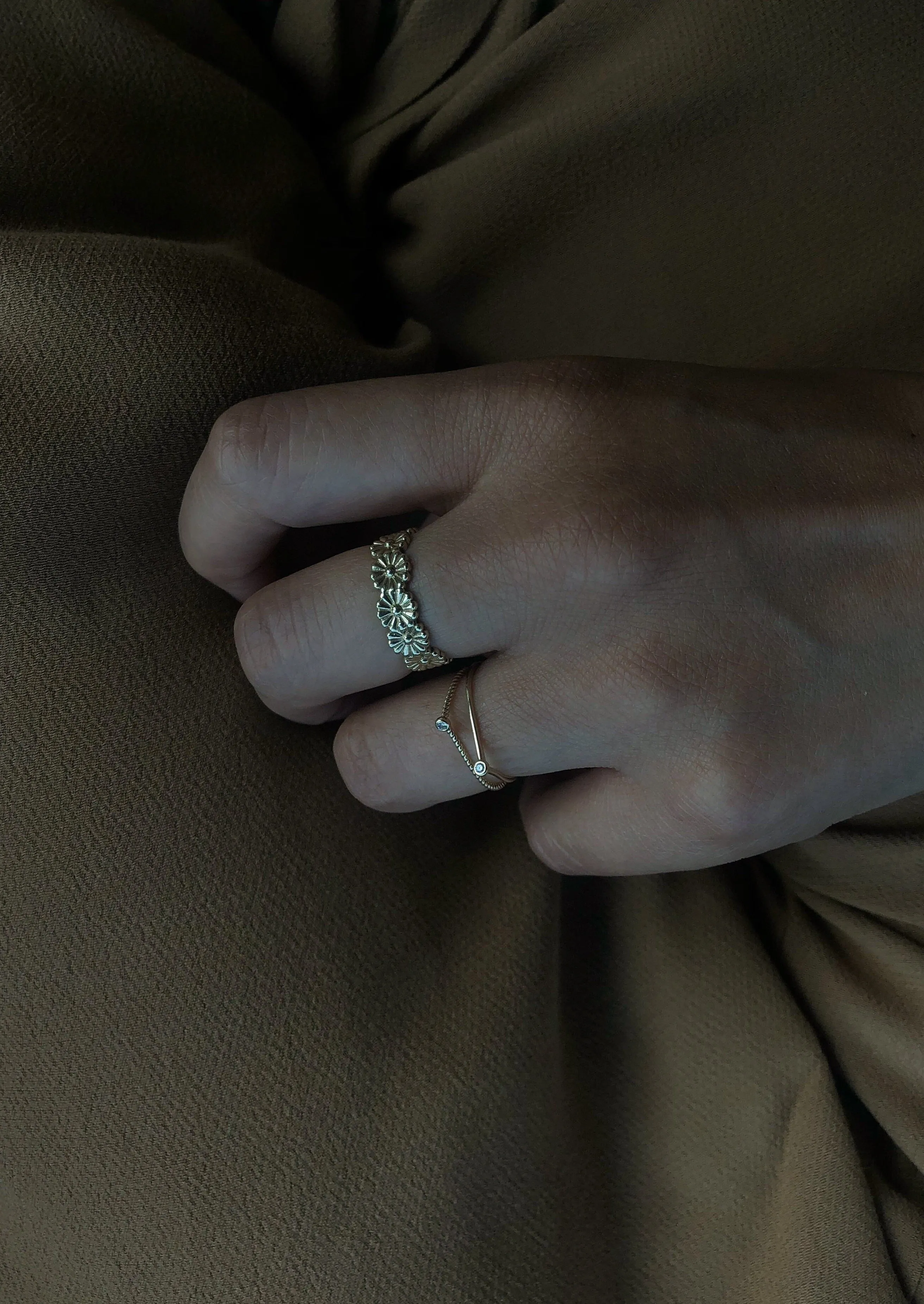 14k Gold Daisy Eternity Band