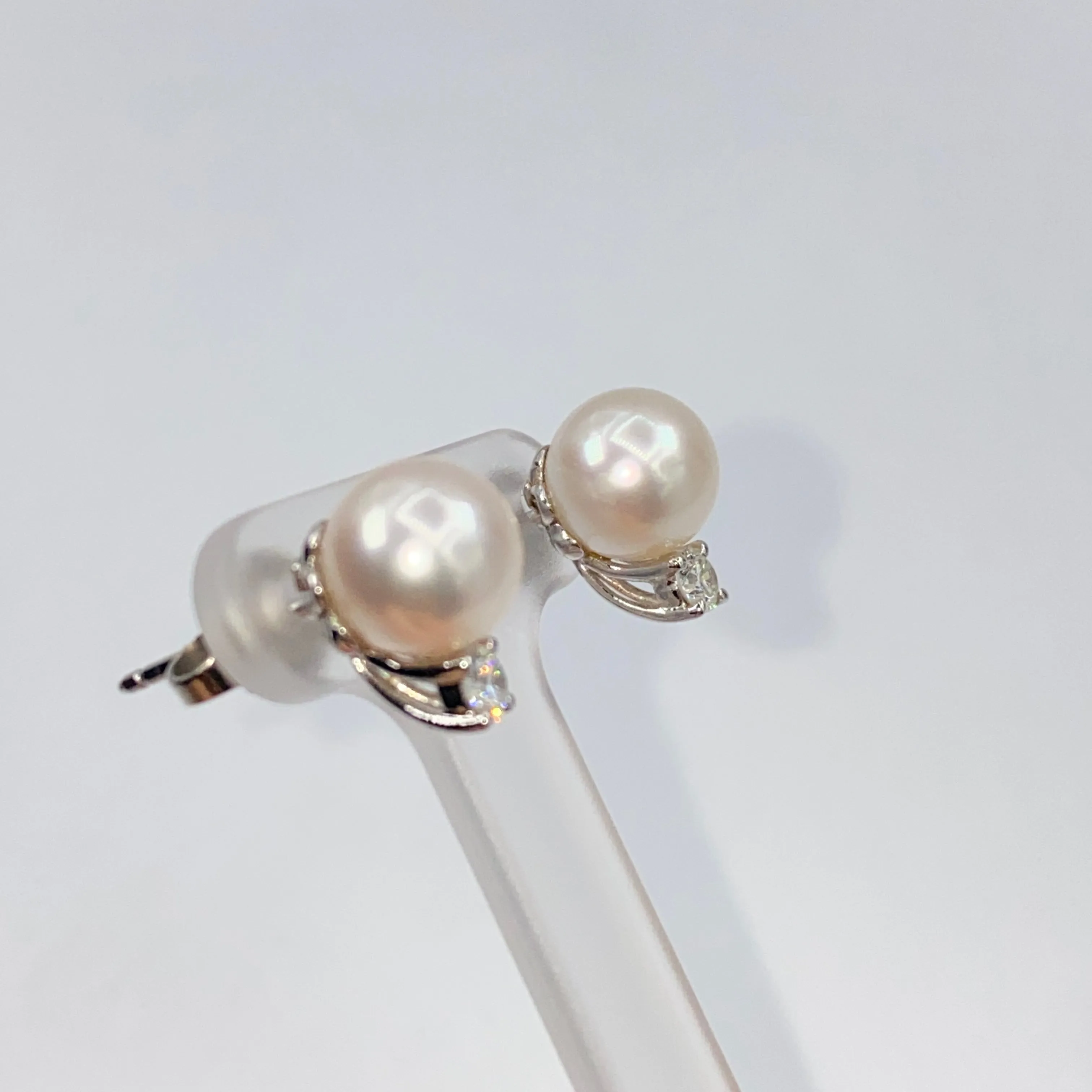 18K Vintage Tiffany & Co Pearl Stud