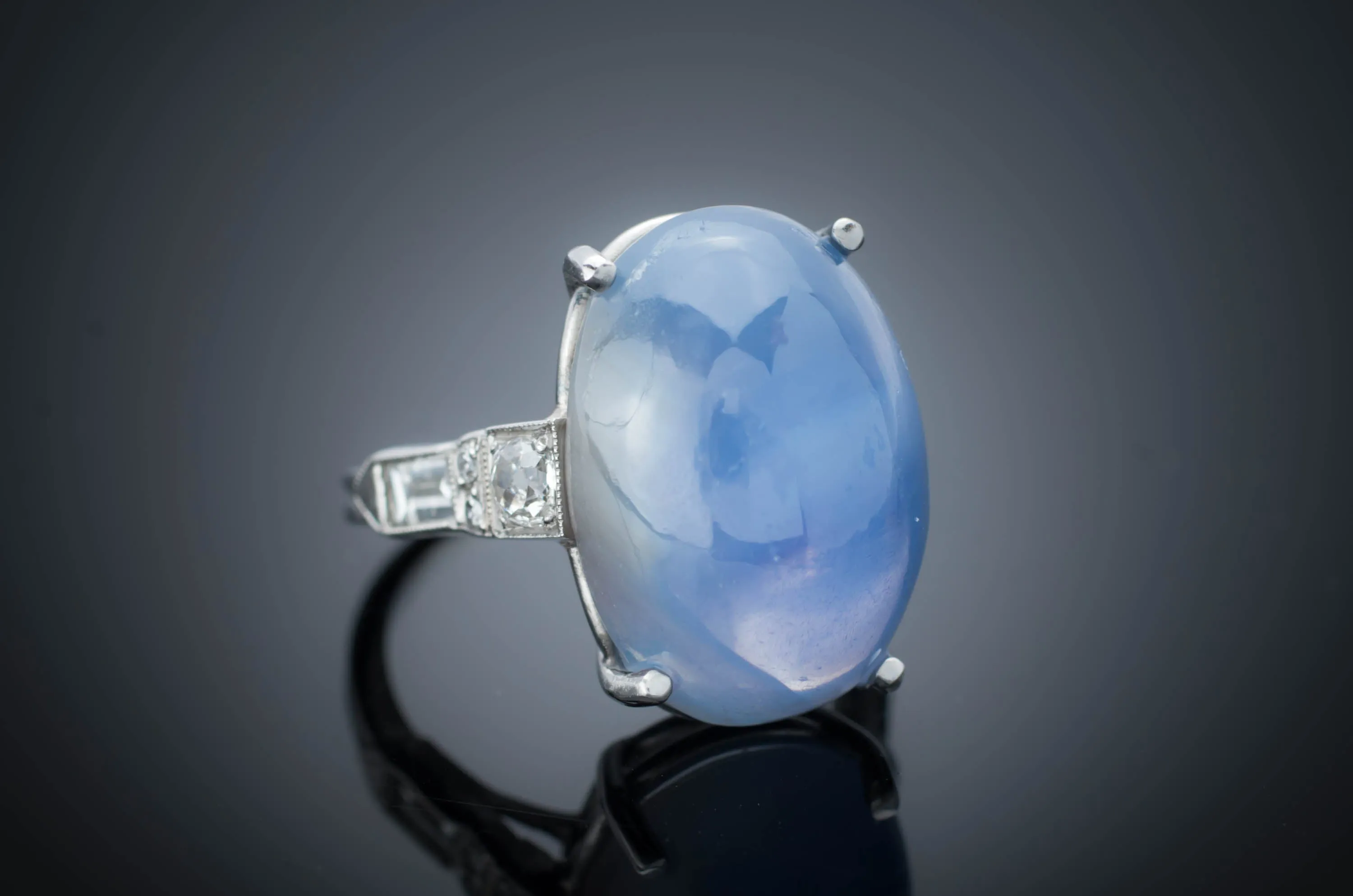 21CT STAR SAPPHIRE RING IN PLATINUM