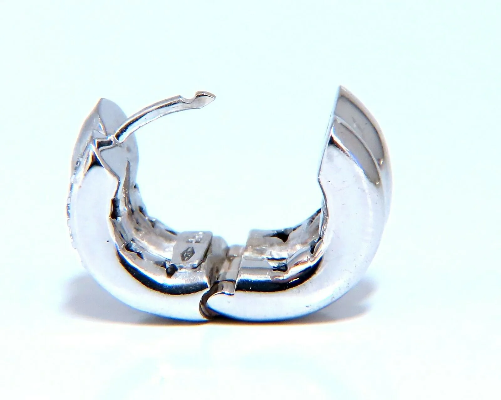 .33ct Natural Diamonds Huggie Hoop Earrings 18kt Gold Hammered Deco