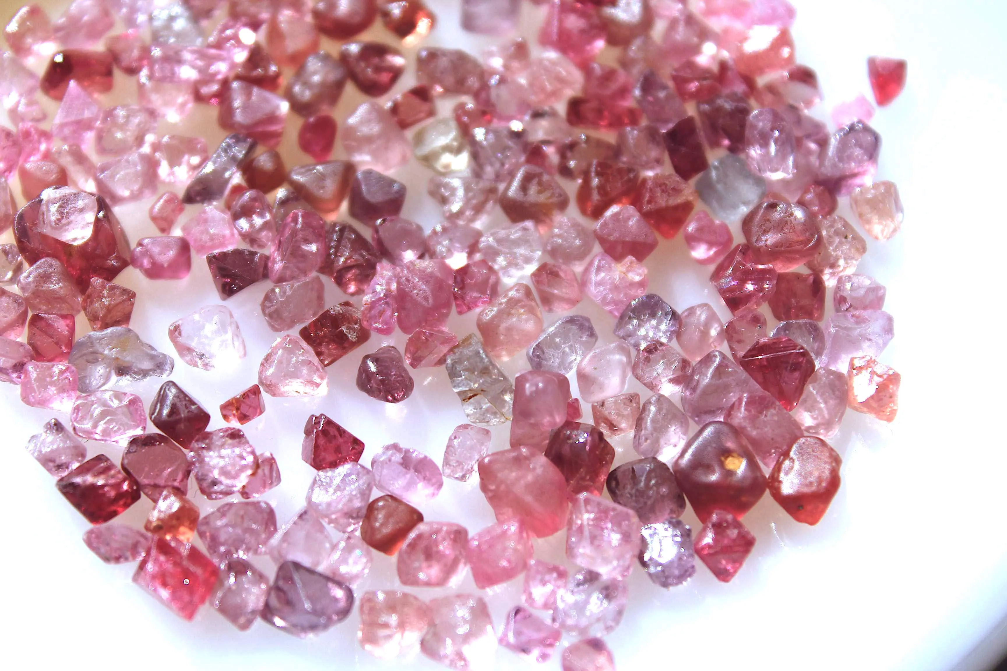 95 carats Natural Burmese Spinels Octahedron Crystals