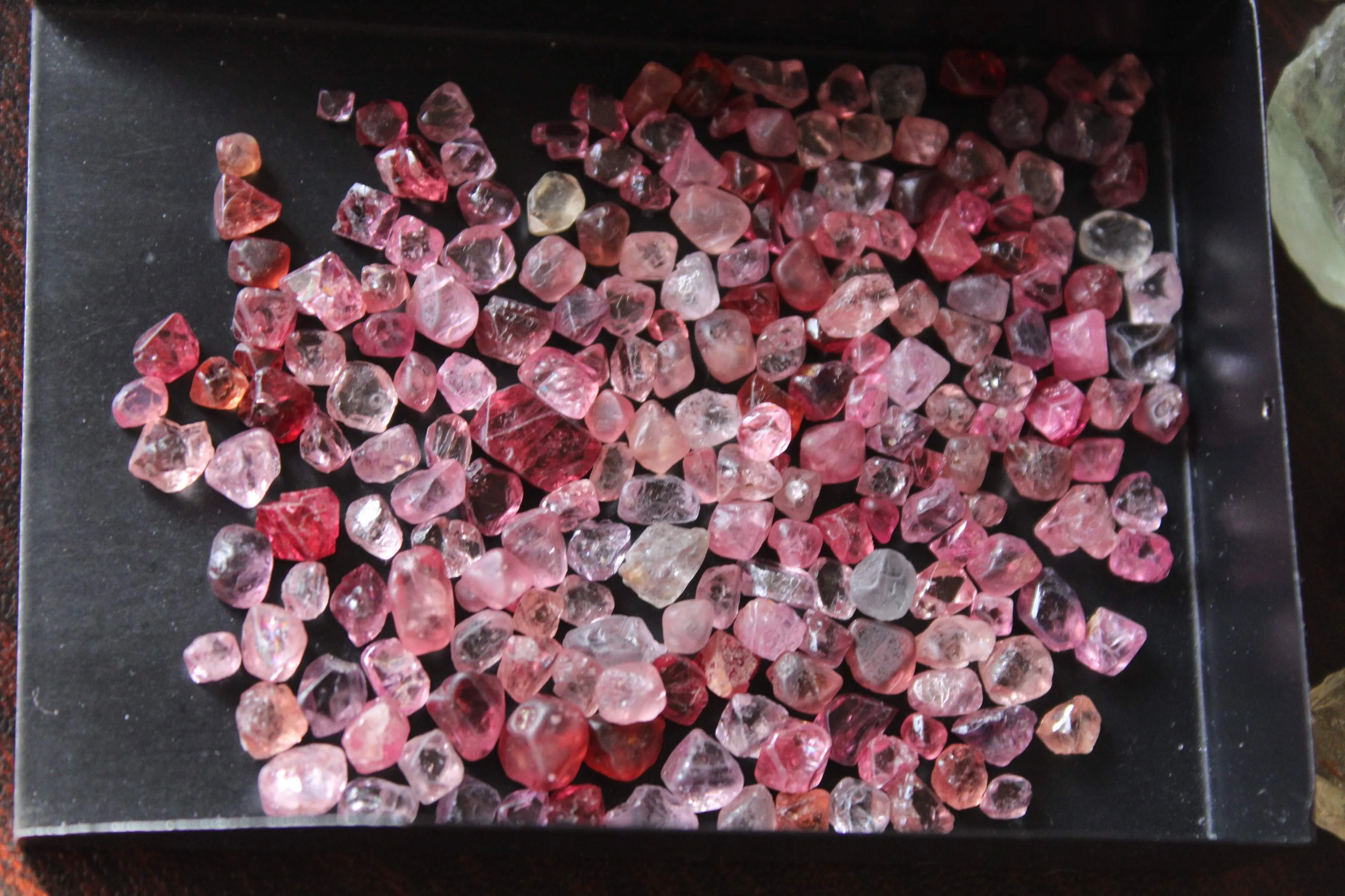 95 carats Natural Burmese Spinels Octahedron Crystals