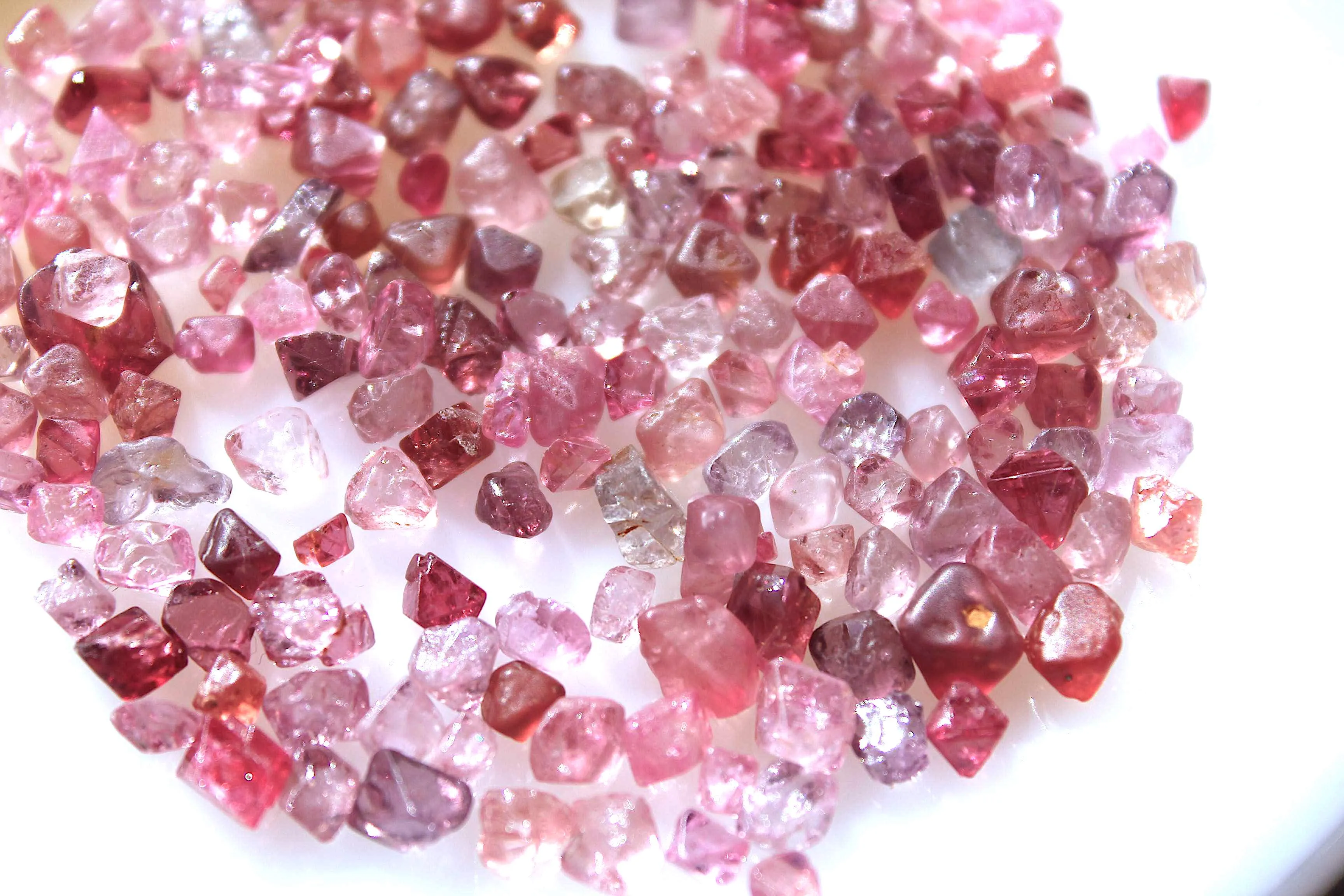 95 carats Natural Burmese Spinels Octahedron Crystals