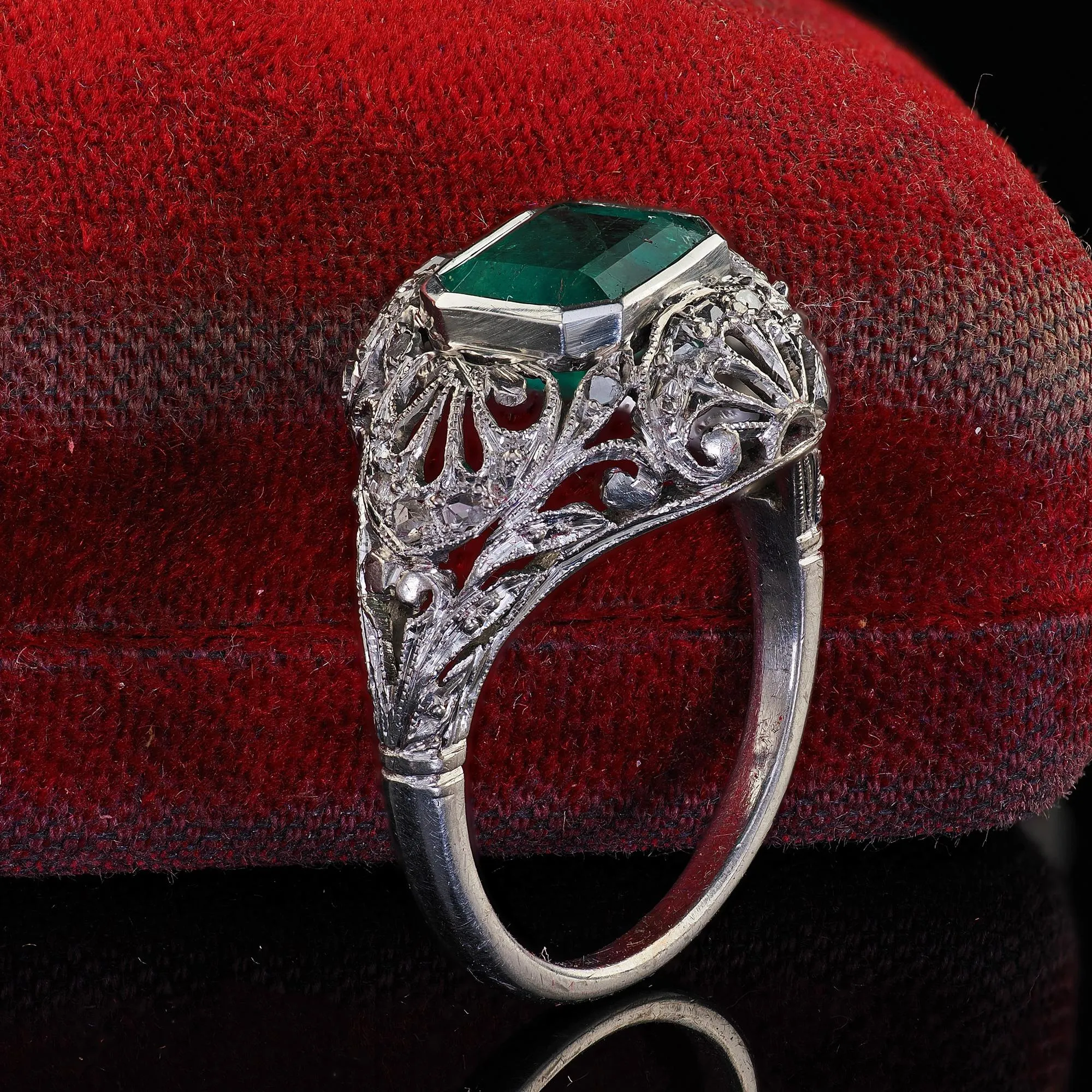 Antique Edwardian Platinum Colombian Emerald Diamond Filigree Engagement Ring
