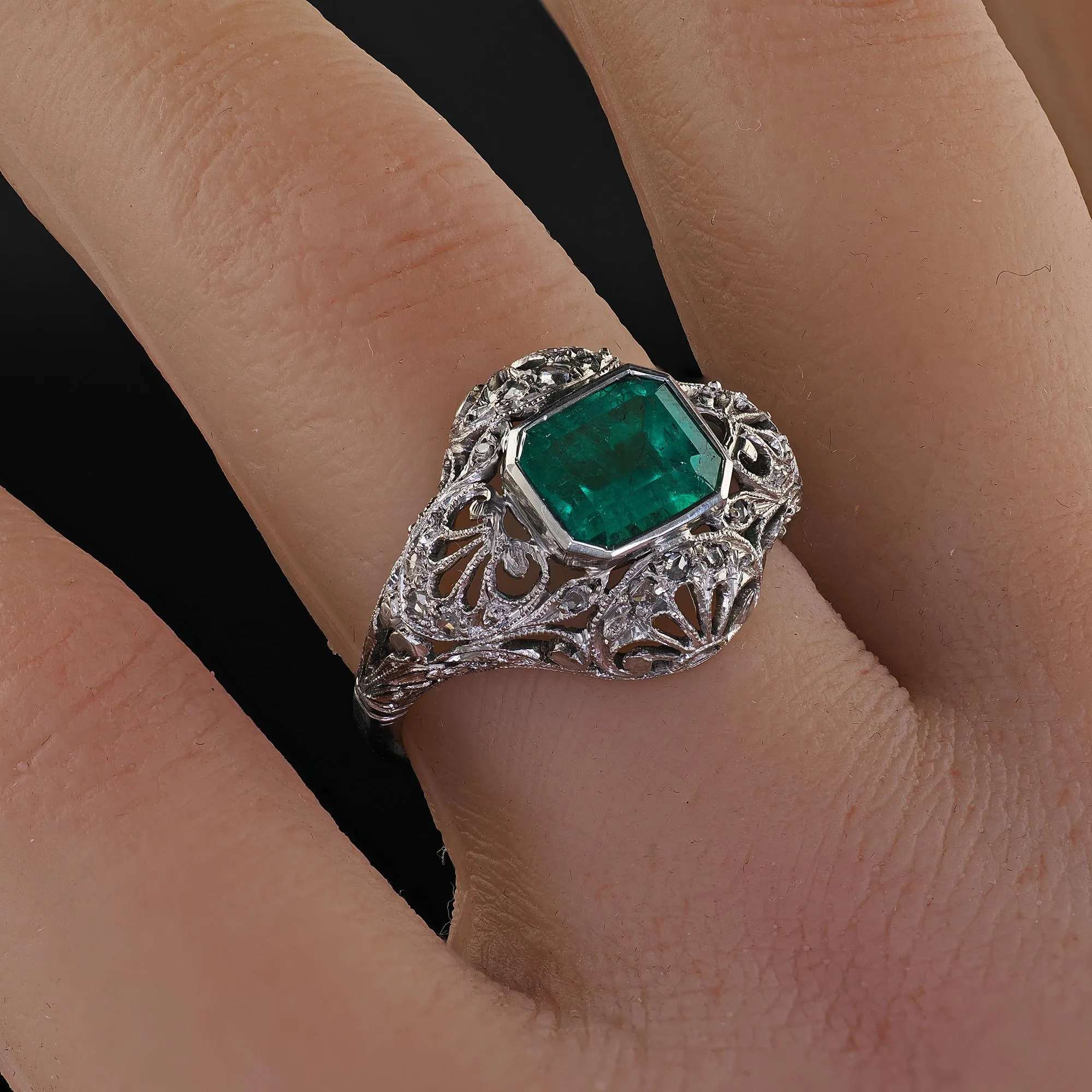 Antique Edwardian Platinum Colombian Emerald Diamond Filigree Engagement Ring