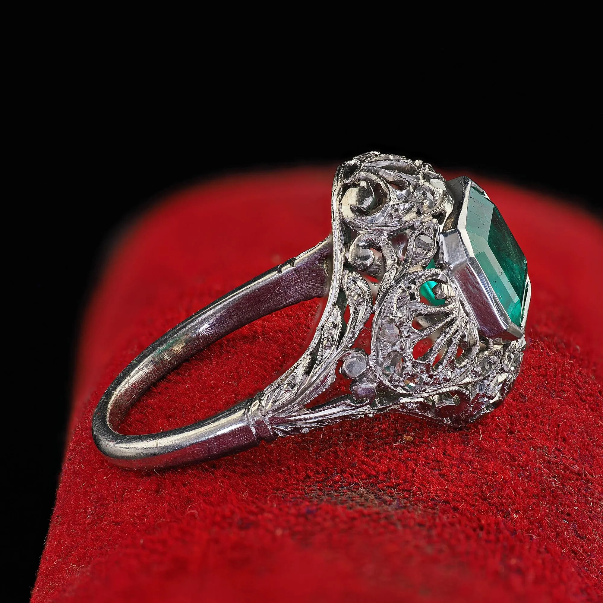 Antique Edwardian Platinum Colombian Emerald Diamond Filigree Engagement Ring