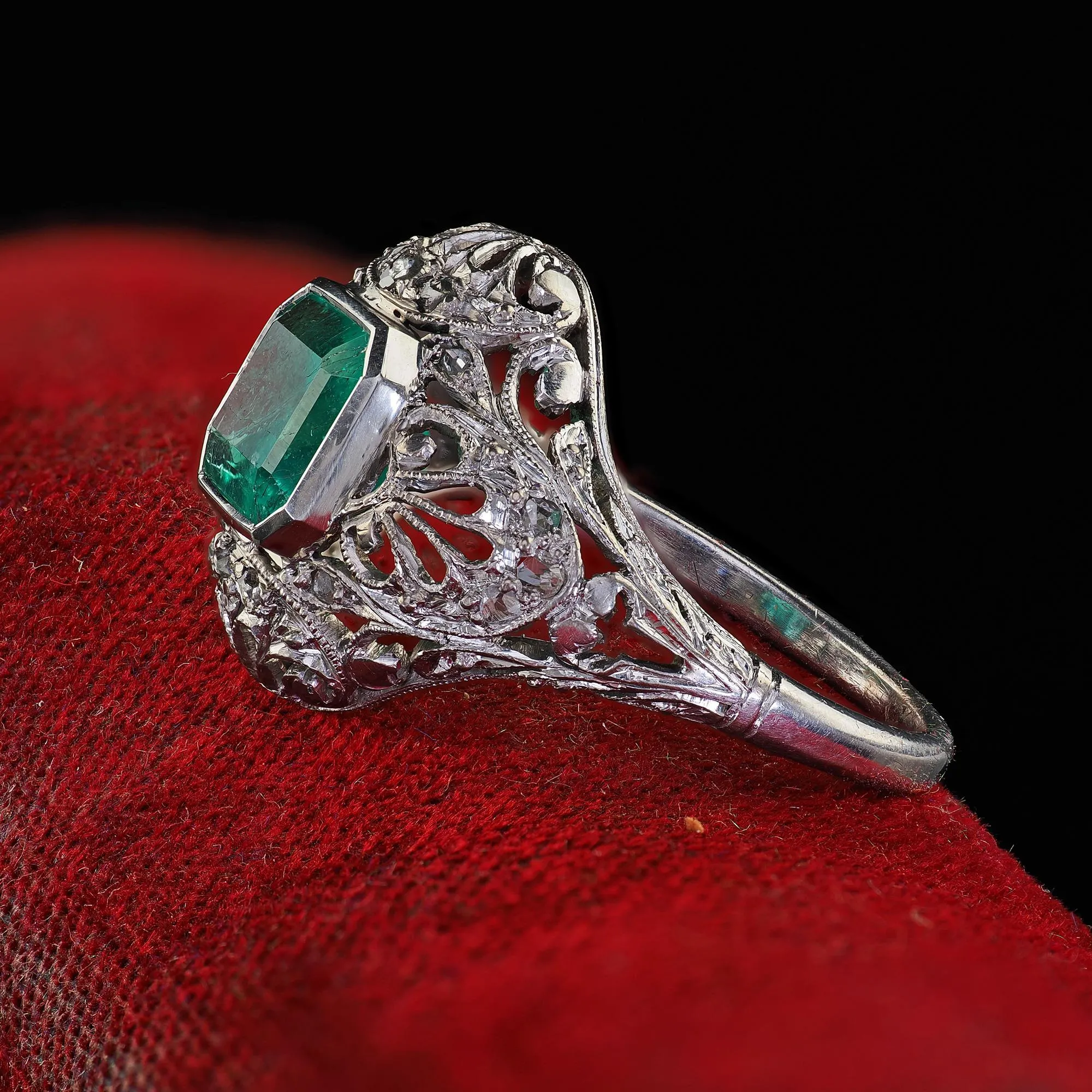 Antique Edwardian Platinum Colombian Emerald Diamond Filigree Engagement Ring
