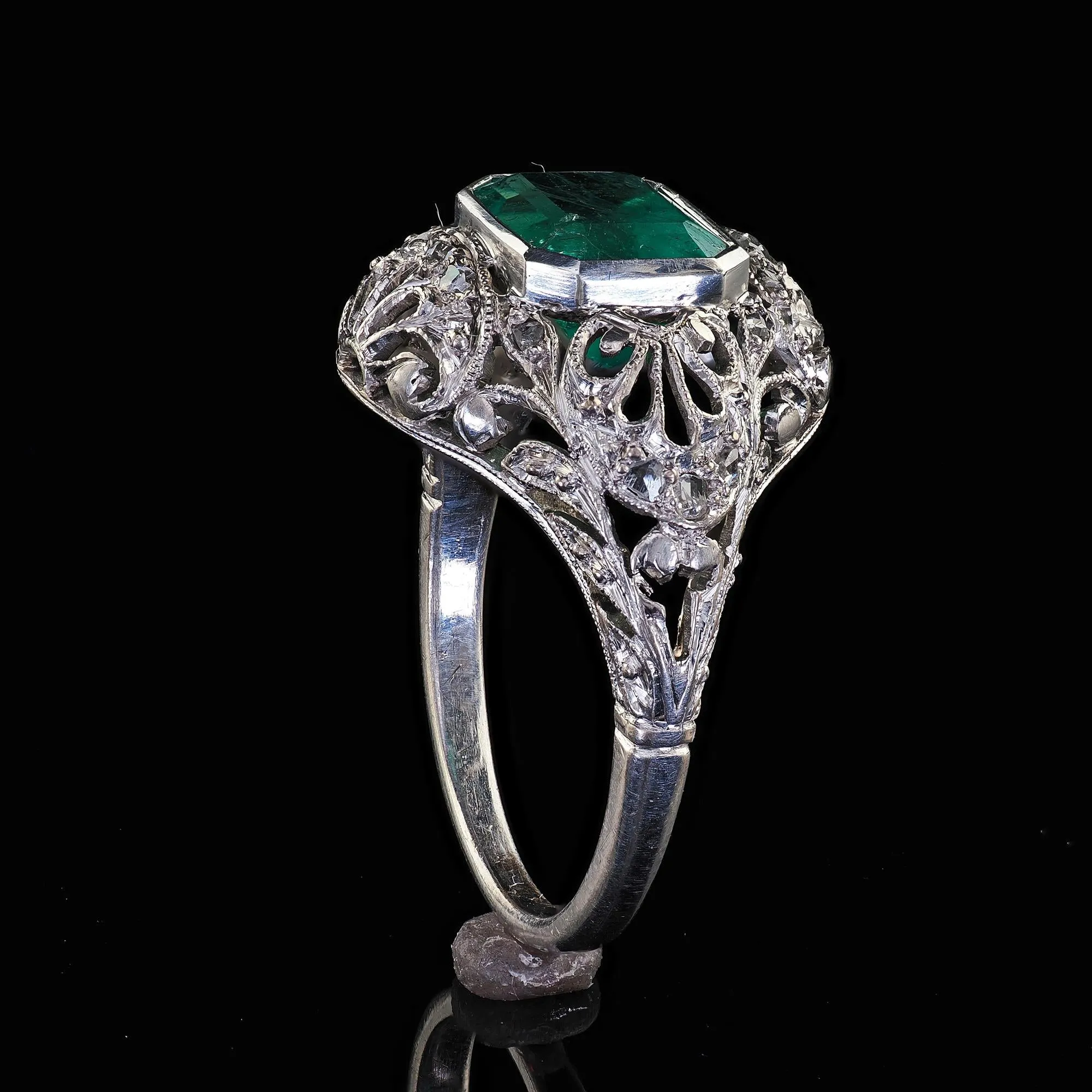 Antique Edwardian Platinum Colombian Emerald Diamond Filigree Engagement Ring