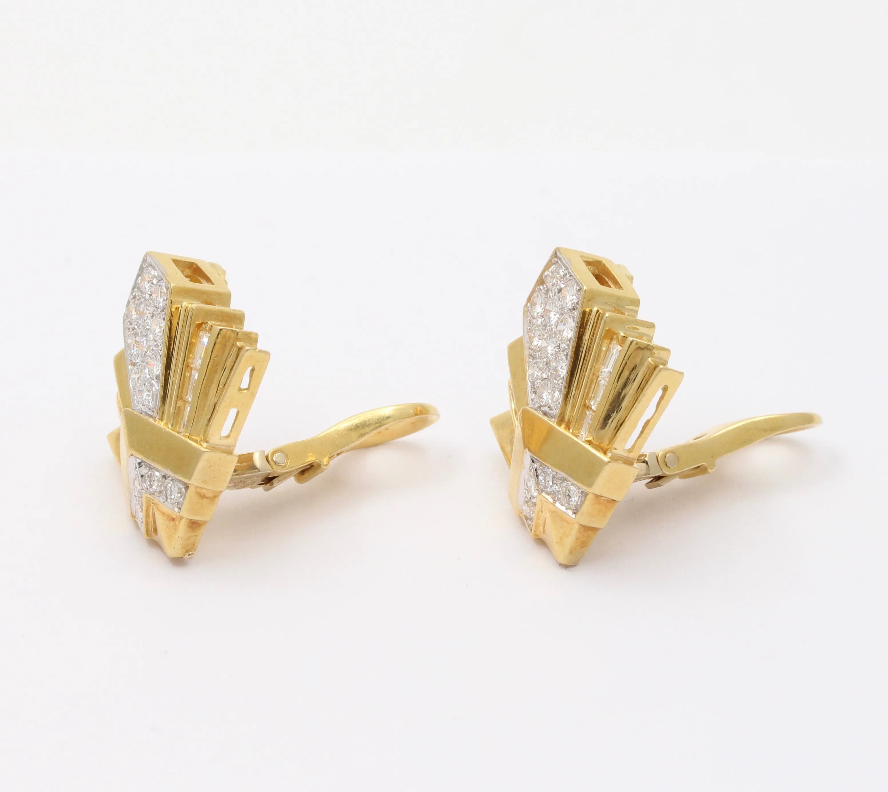 Architectural 18K Gold and 2.9 Carat Diamond Vintage Clip Earrings