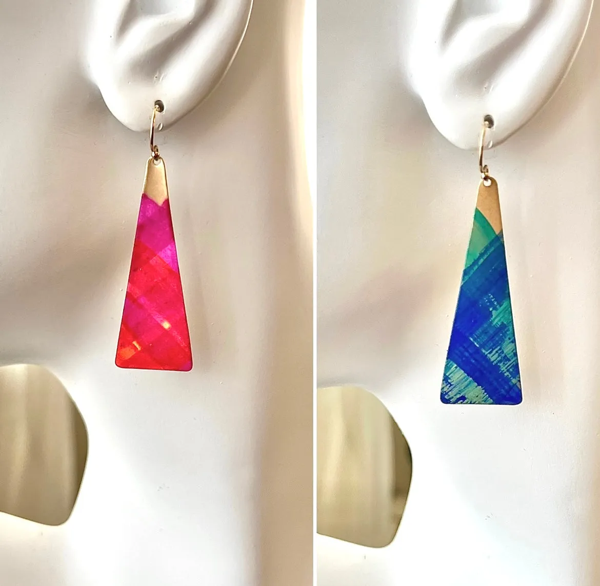 Crisscross earrings in pink