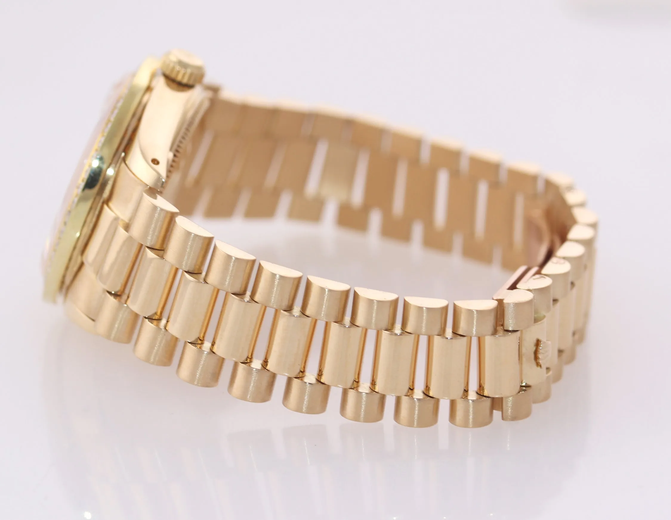 DIAMOND BEZEL Rolex President 6827 Midsize 31mm 18k Gold MOP Diamond Watch Box
