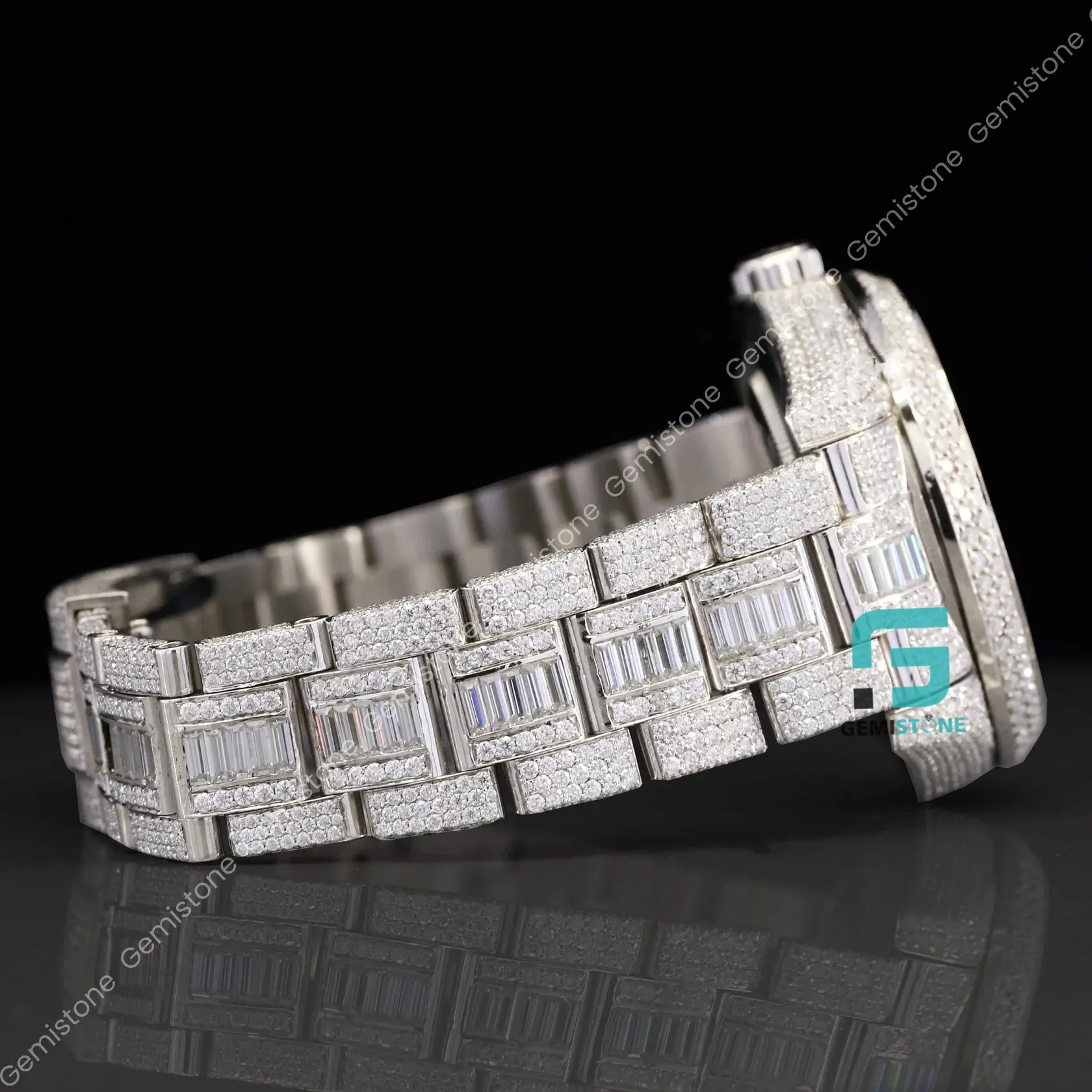 Elegant Custom Moissanite Fully Studded Iced Out VVS Watch