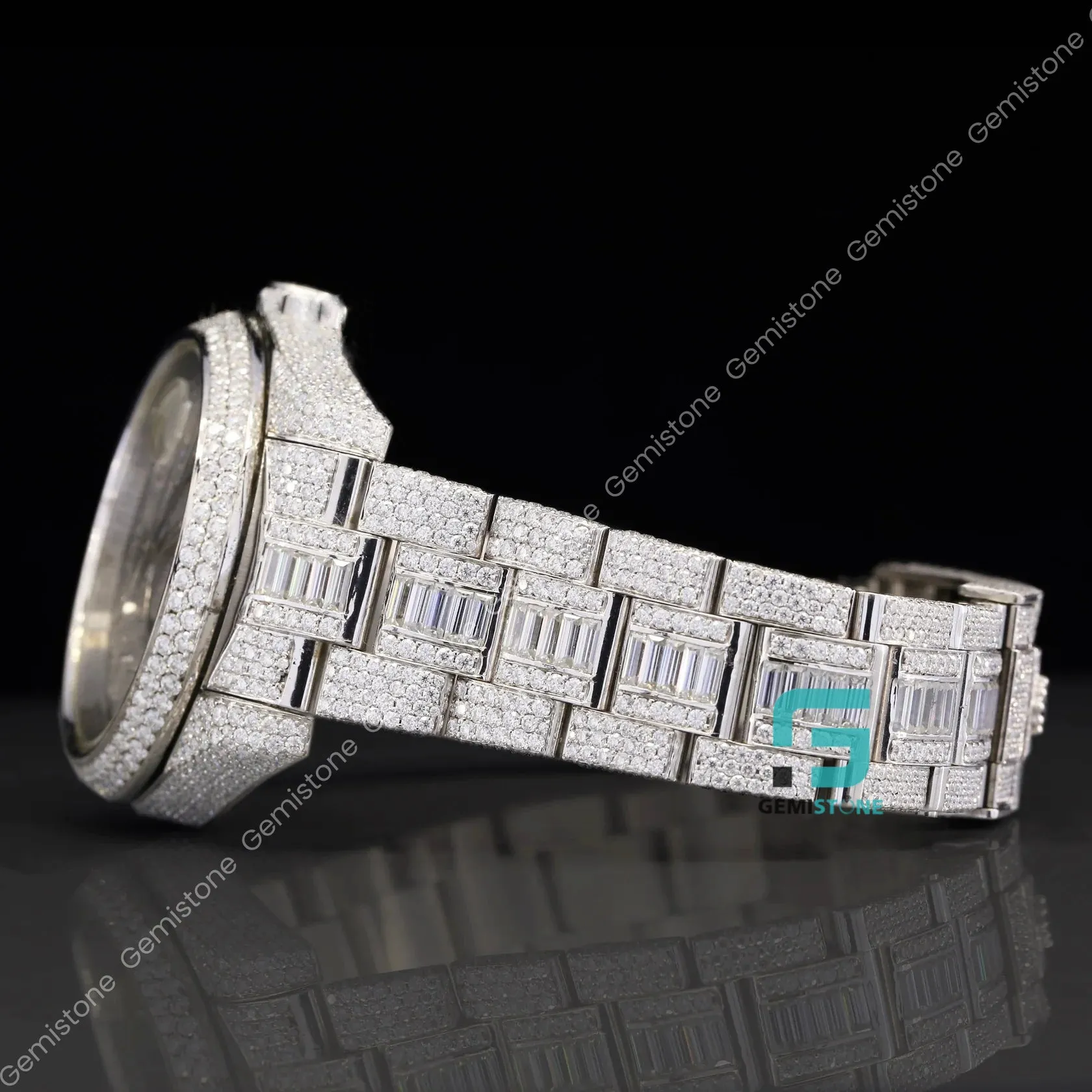 Elegant Custom Moissanite Fully Studded Iced Out VVS Watch