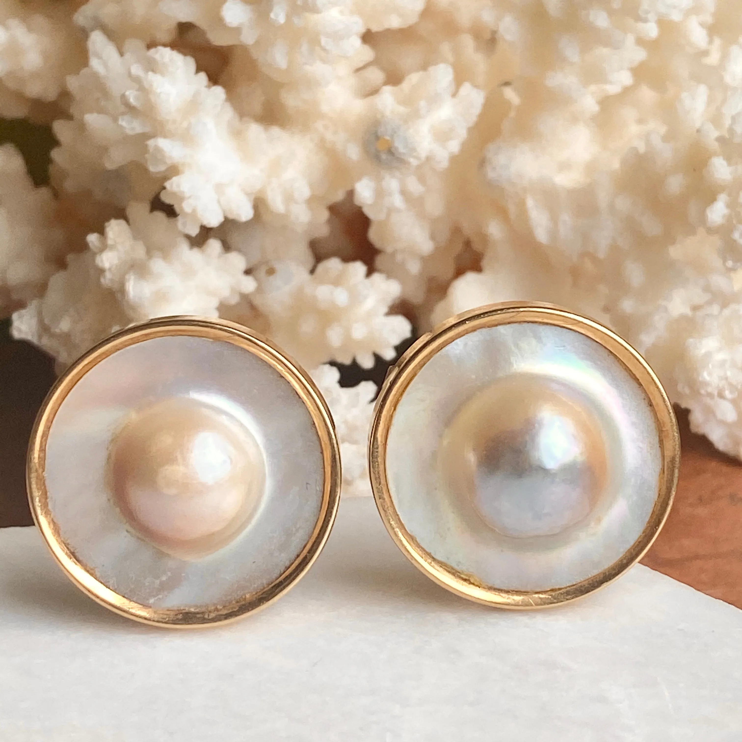 Estate 14KT Yellow Gold Blister Mabe Pink Pearl Clip-On Round Earrings