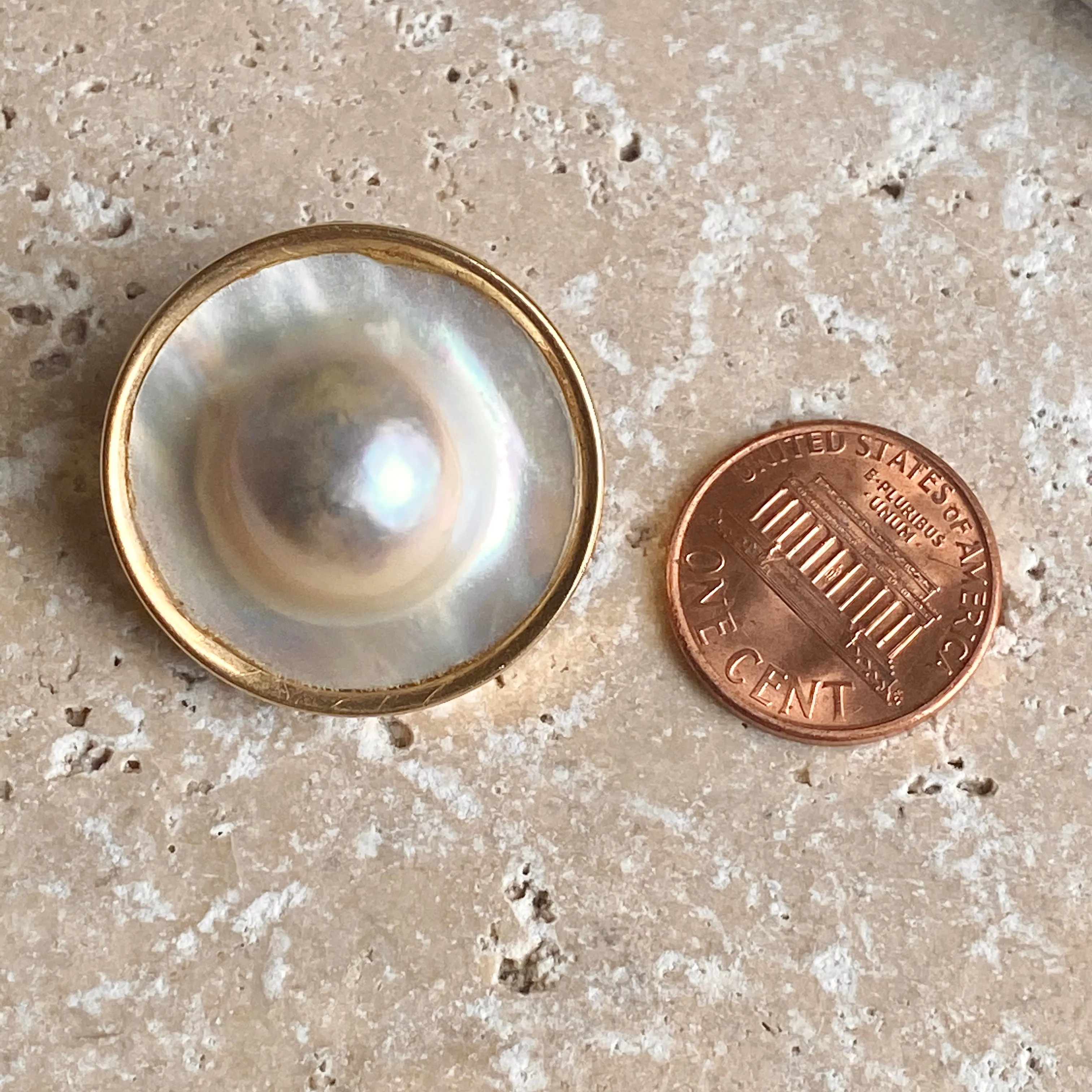 Estate 14KT Yellow Gold Blister Mabe Pink Pearl Clip-On Round Earrings