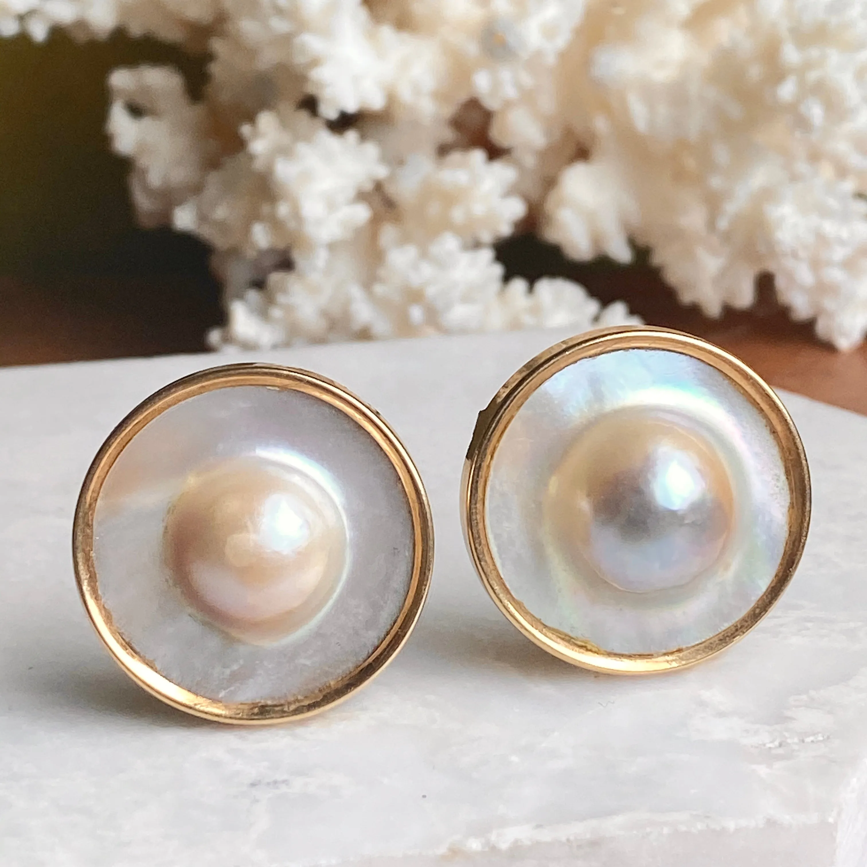 Estate 14KT Yellow Gold Blister Mabe Pink Pearl Clip-On Round Earrings