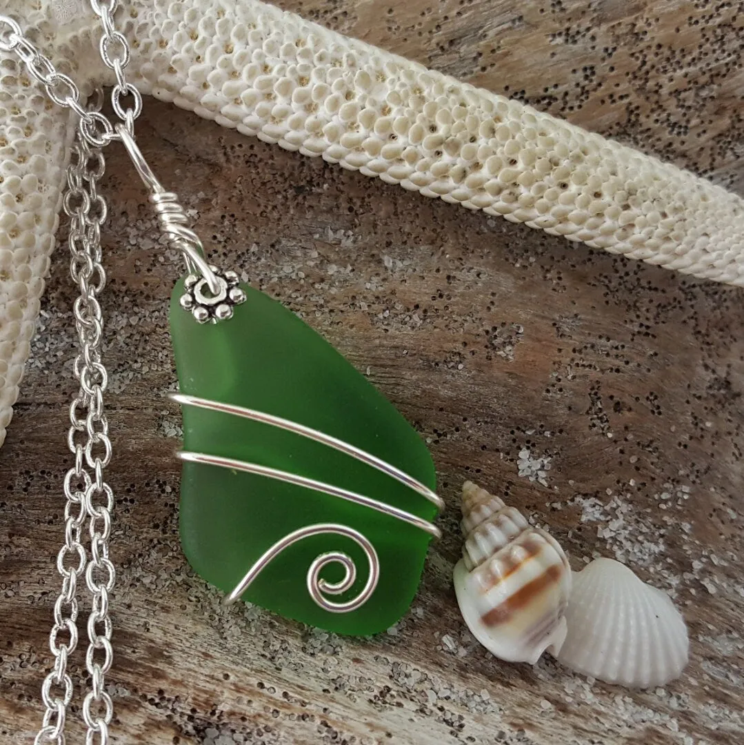 Hawaiian Jewelry Sea Glass Necklace, Wire Emerald Necklace Green Necklace, Sea Glass Jewelry Beachy Birthday Gift (May Birthstone Jewelry)
