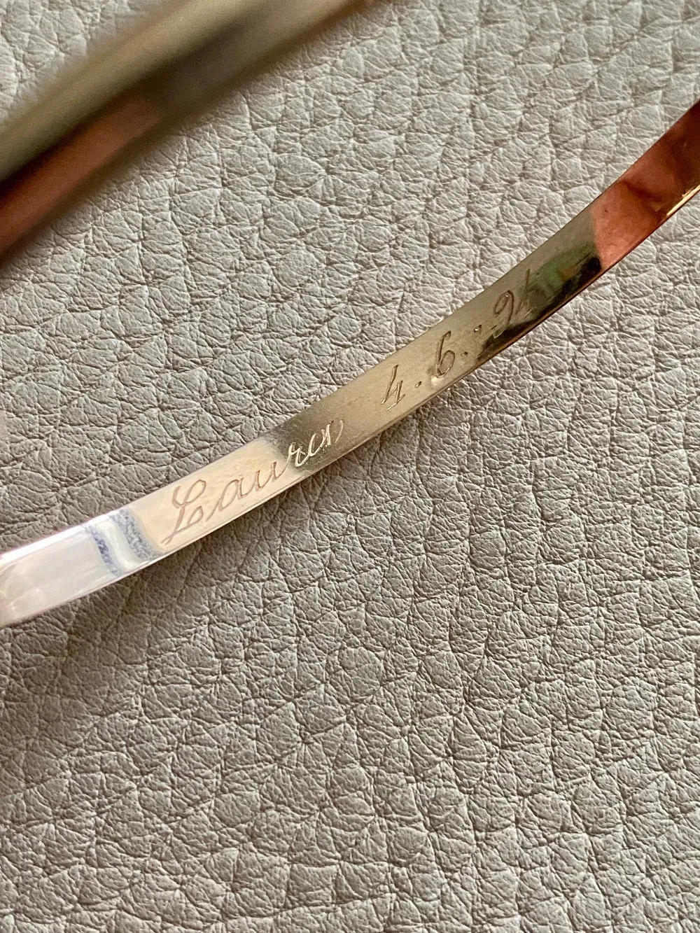Immaculate! 1994 Finnish vintage 14k gold hinged bangle bracelet