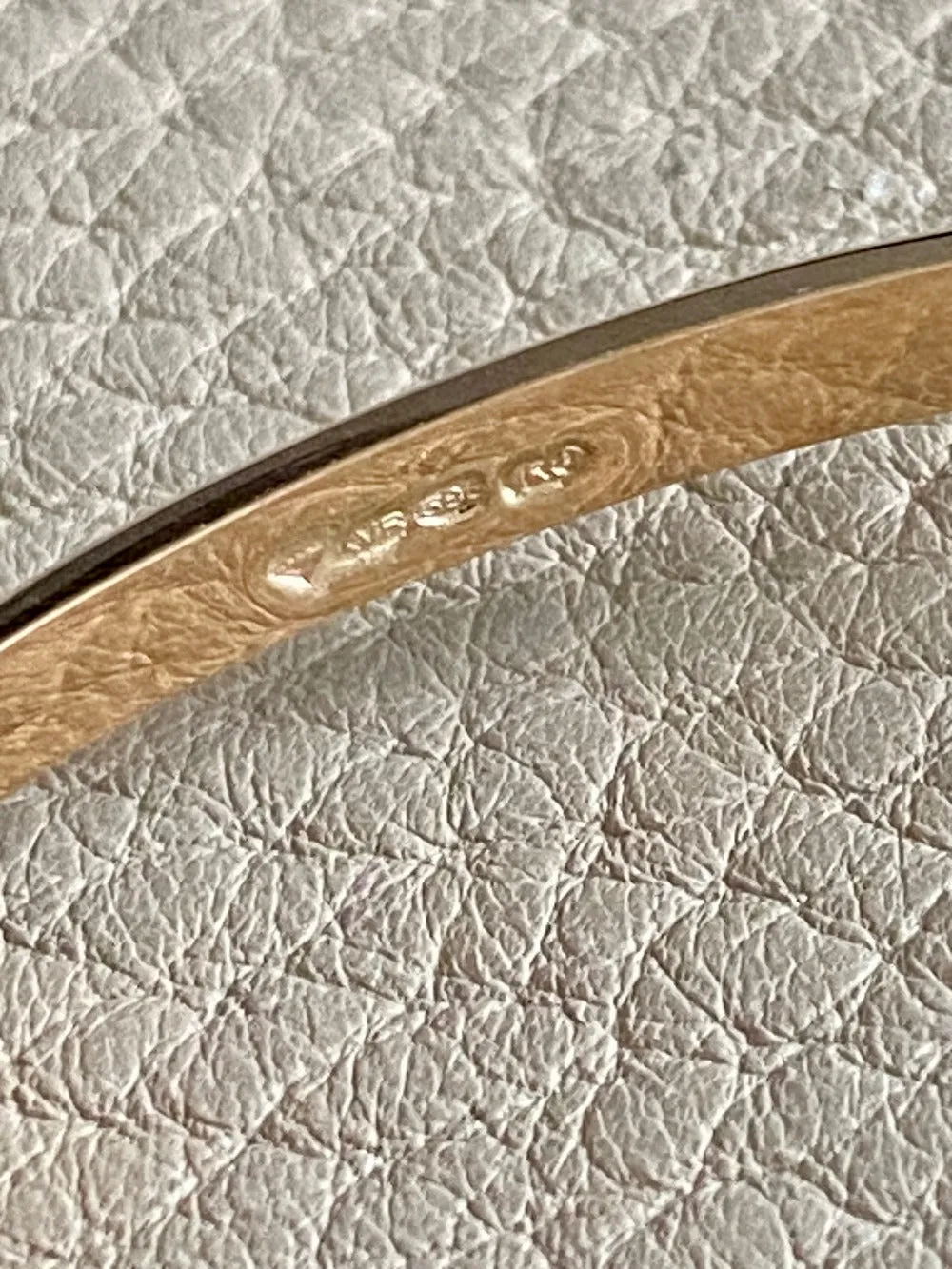 Immaculate! 1994 Finnish vintage 14k gold hinged bangle bracelet