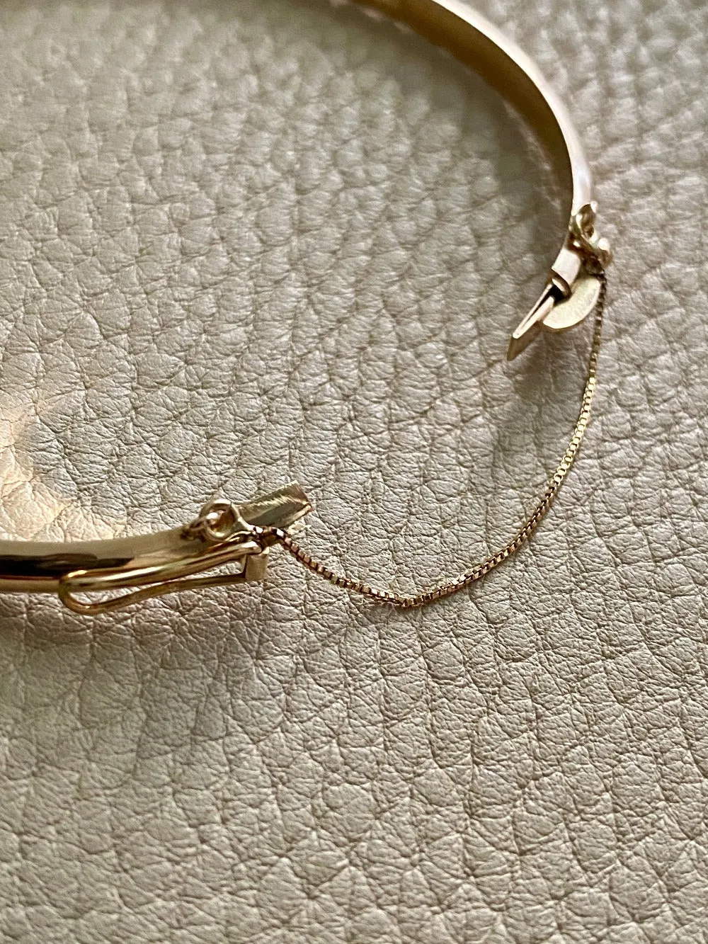 Immaculate! 1994 Finnish vintage 14k gold hinged bangle bracelet