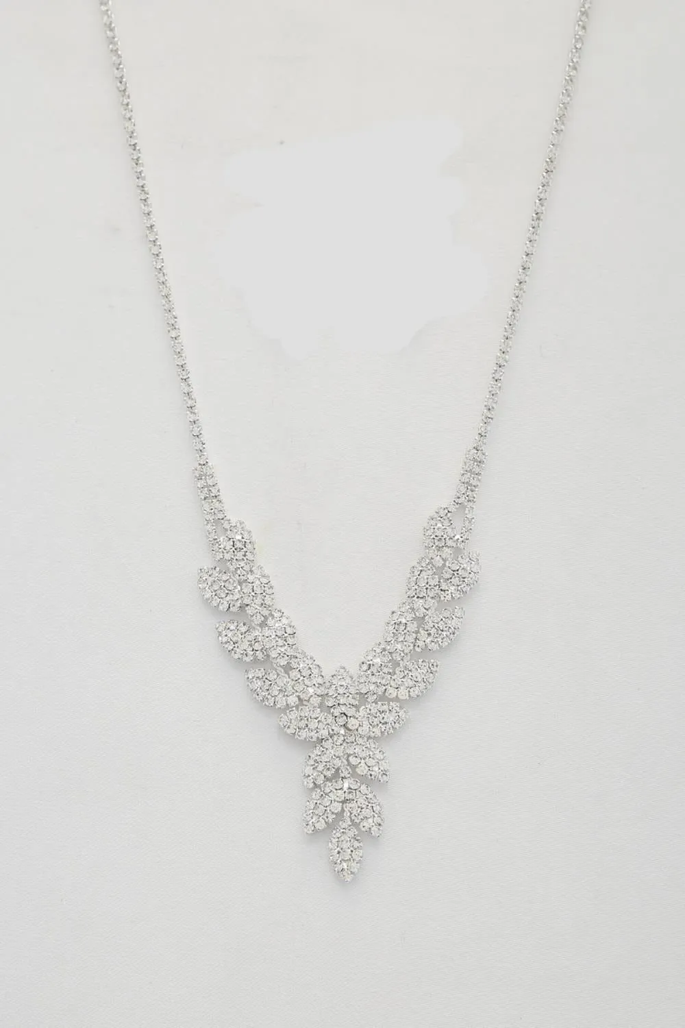 Leaf Pattern Crystal Necklace