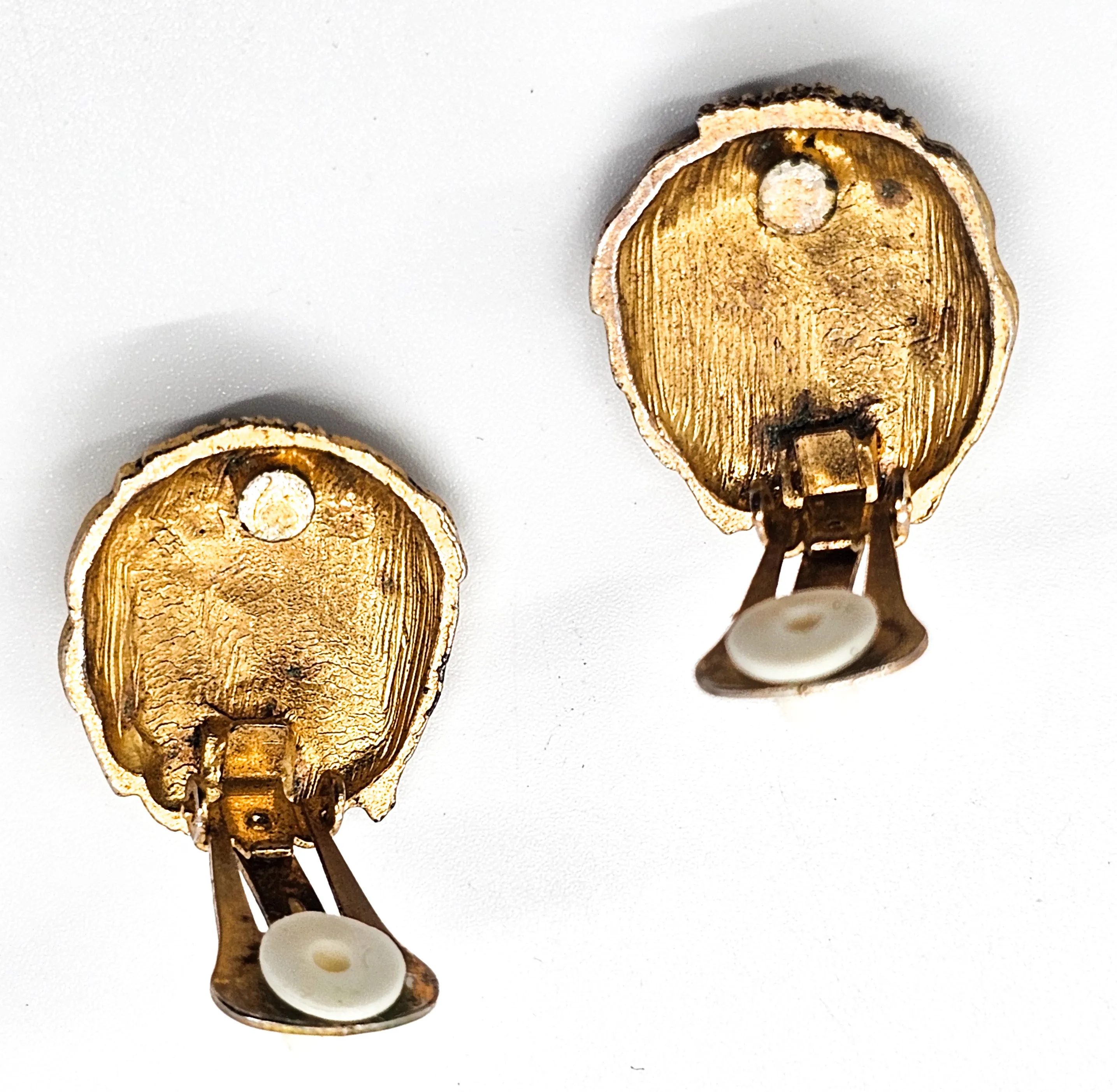 Lion head gold toned vintage figural zoo African animal vintage clip on earrings