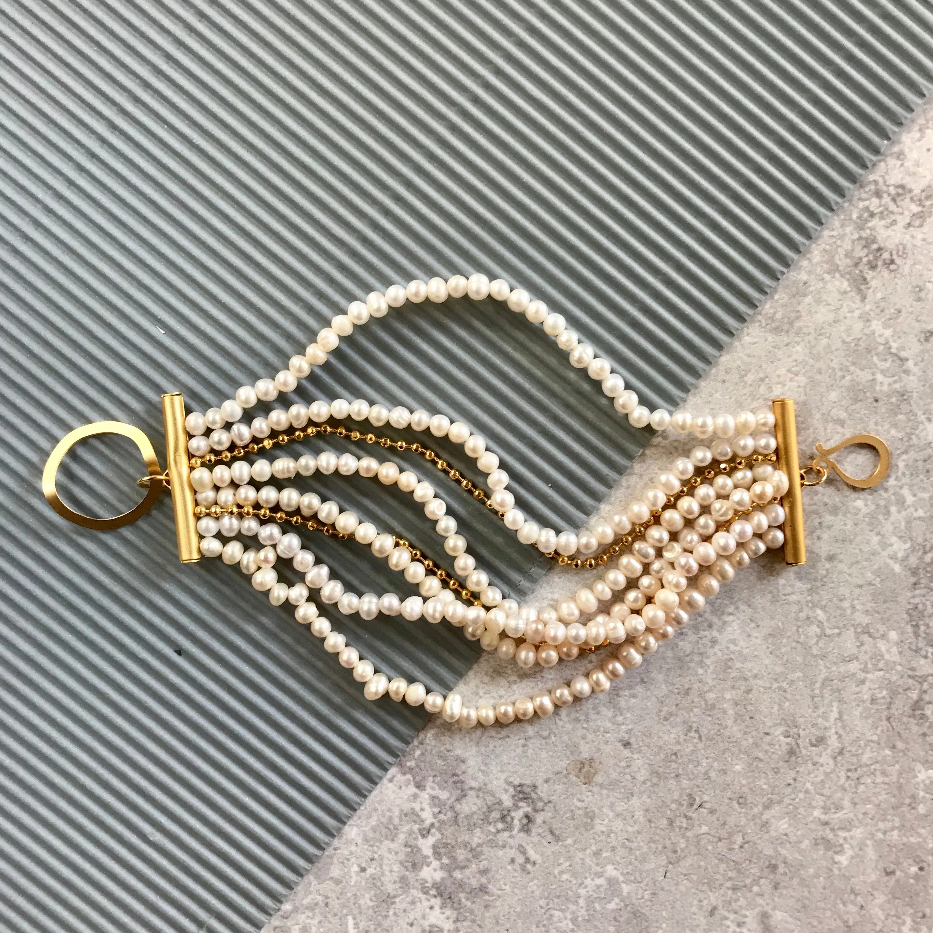 Natalia - Retro multilayer pearls & gold bracelet
