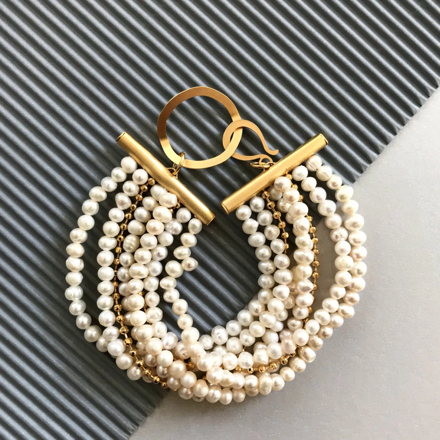 Natalia - Retro multilayer pearls & gold bracelet