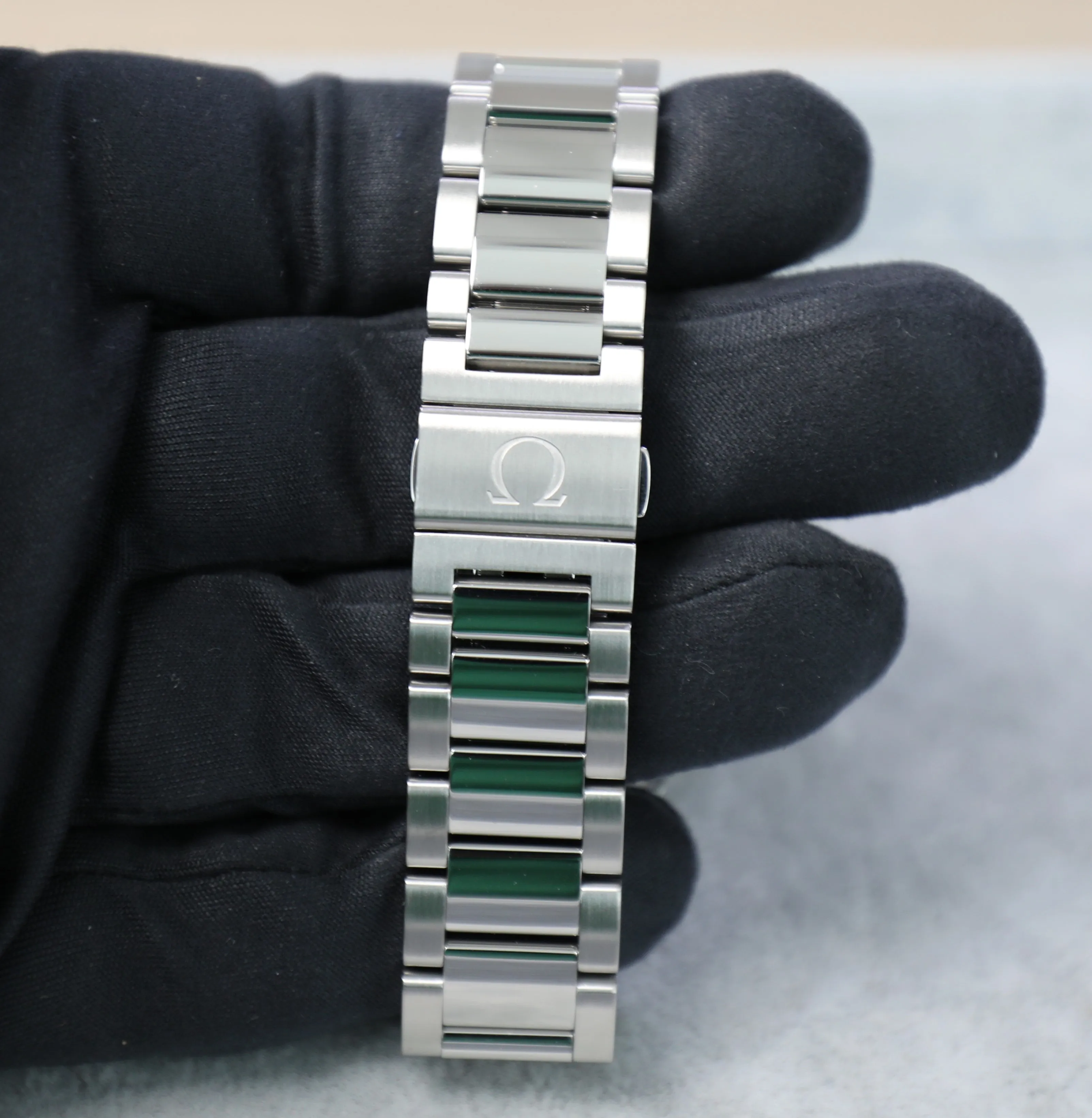Omega Seamaster Aqua Terra – James Bond – Unworn – Limited Edition Spectre – Full Set