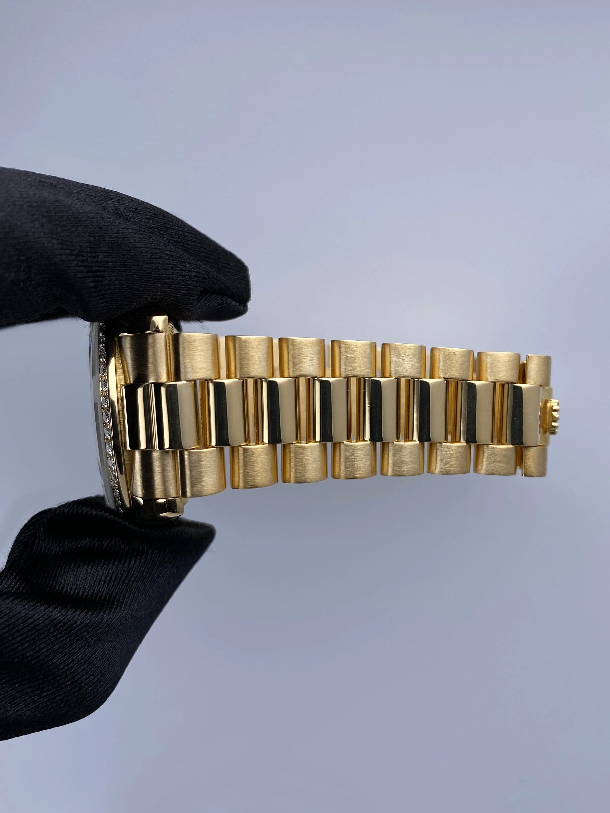 Rolex Day-Date 118348 Diamond Dial 18K Yellow Gold Mens Watch