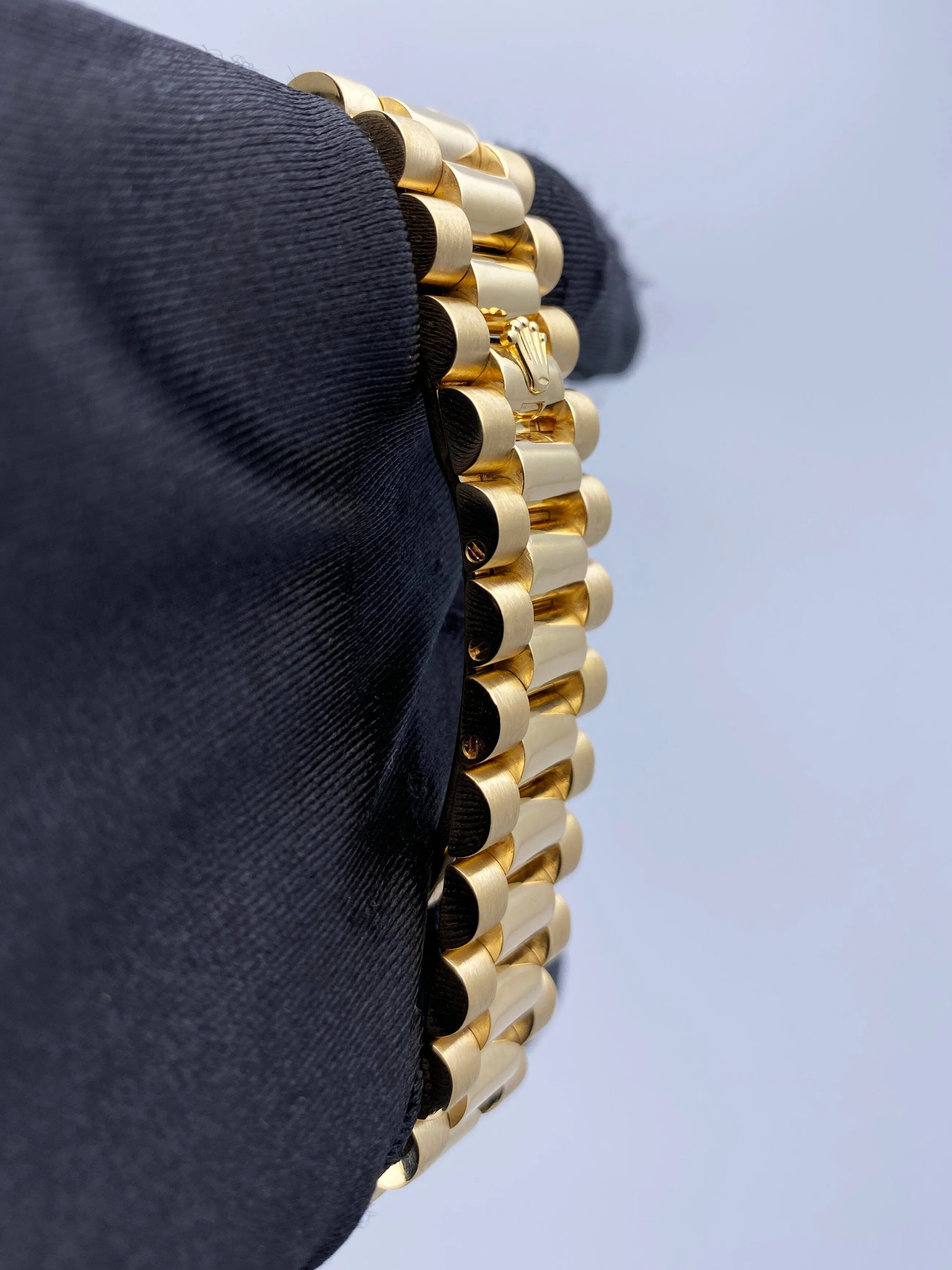 Rolex Day-Date 118348 Diamond Dial 18K Yellow Gold Mens Watch