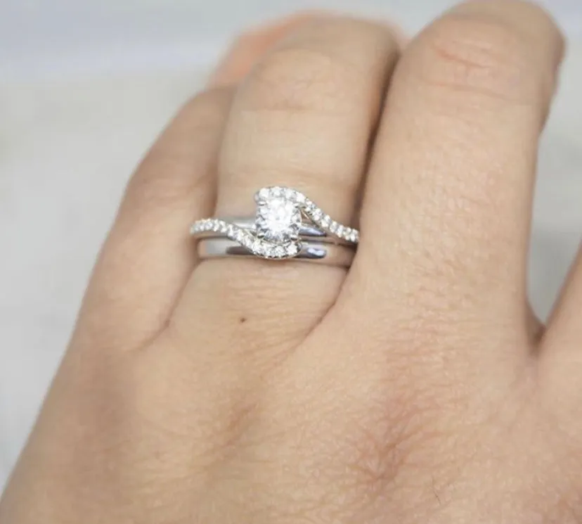 Skinny Court Wedding Ring
