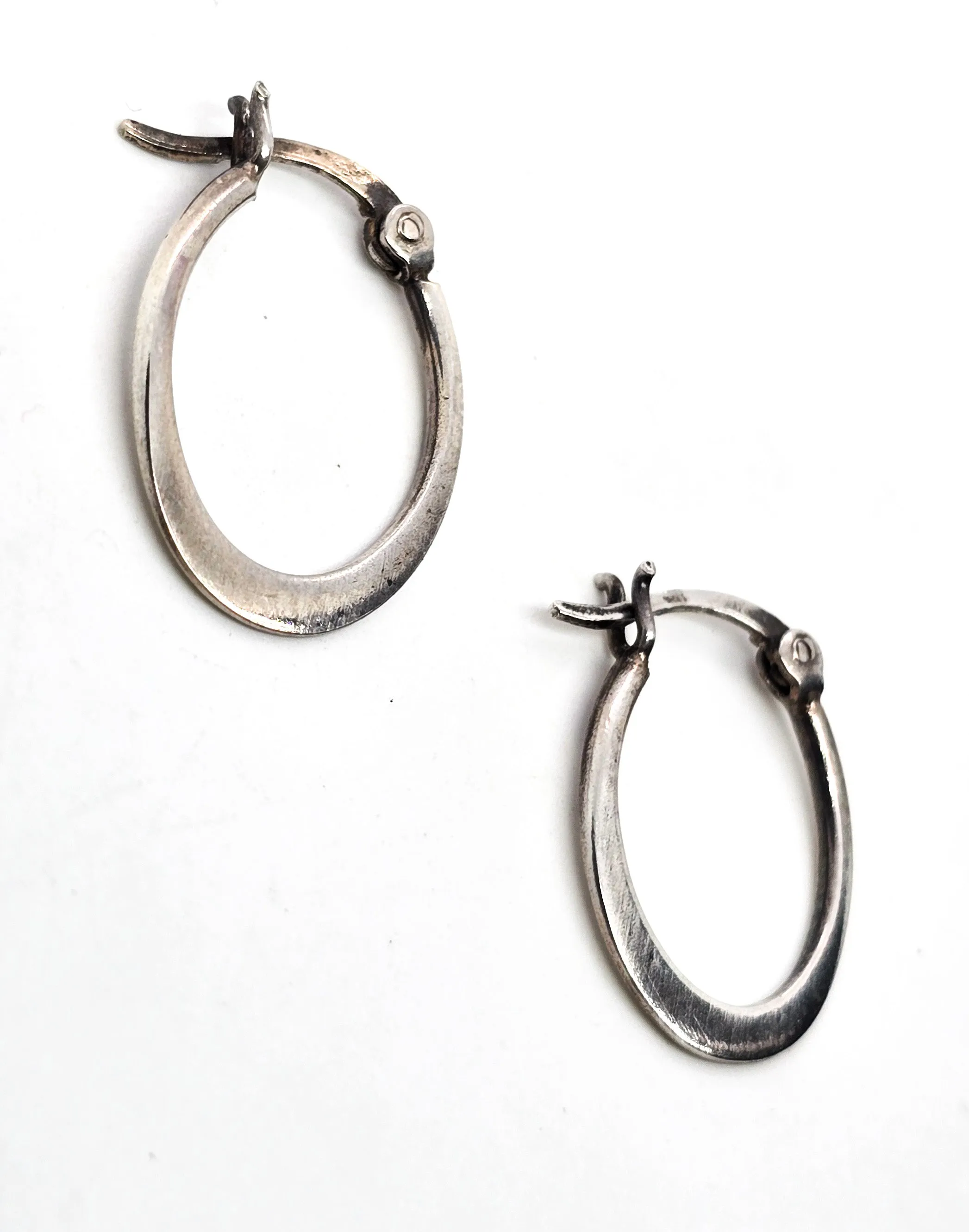 Thin flat oblong vintage sterling silver lever retro vintage hoop earrings