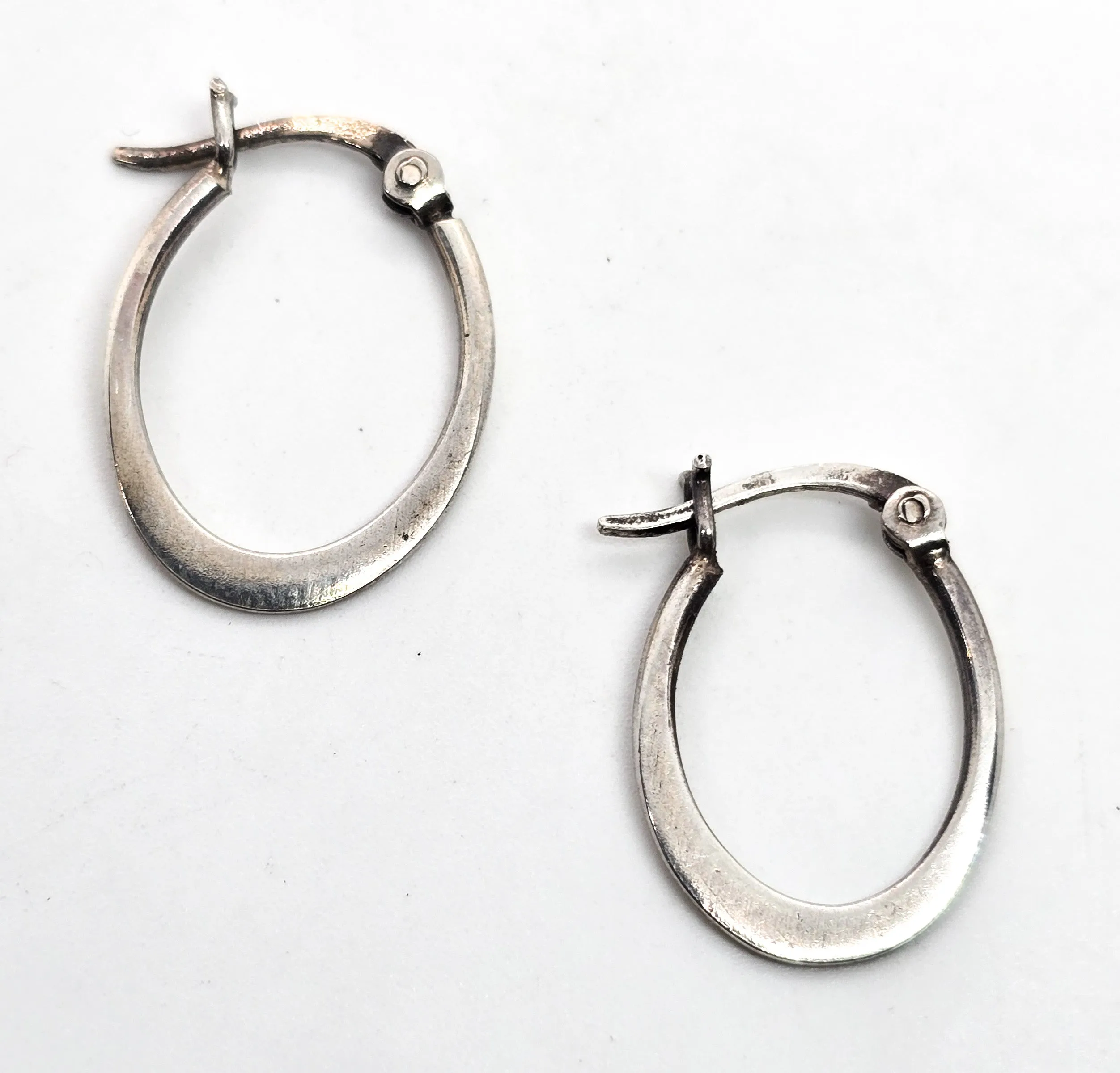 Thin flat oblong vintage sterling silver lever retro vintage hoop earrings