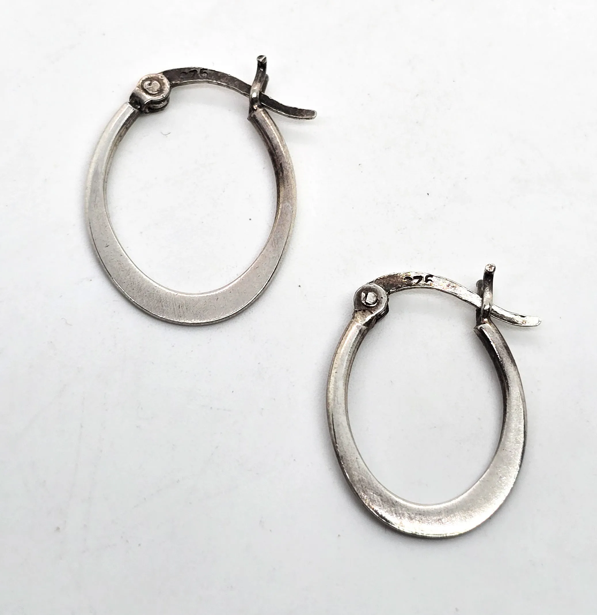Thin flat oblong vintage sterling silver lever retro vintage hoop earrings