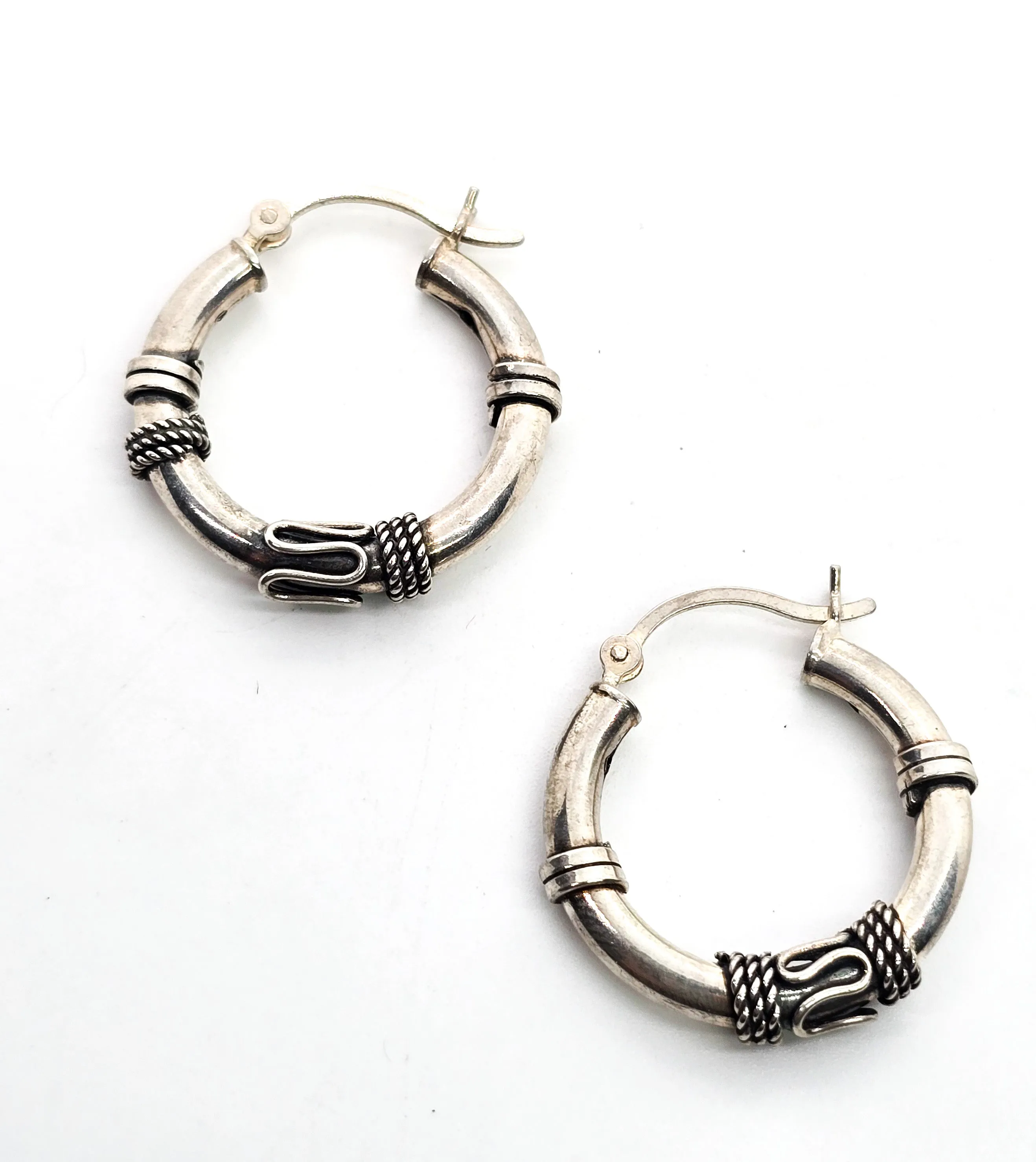 Tribal Balinese sterling silver lever back Bali SU IN vintage hoop earrings