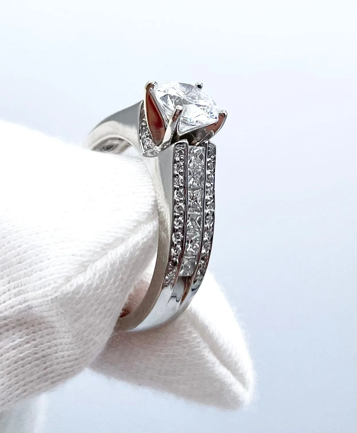 Verragio Ladies Round Center Platinum Engagement Ring