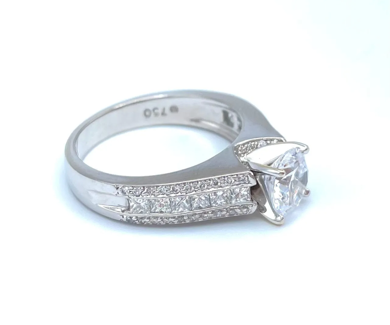 Verragio Ladies Round Center Platinum Engagement Ring