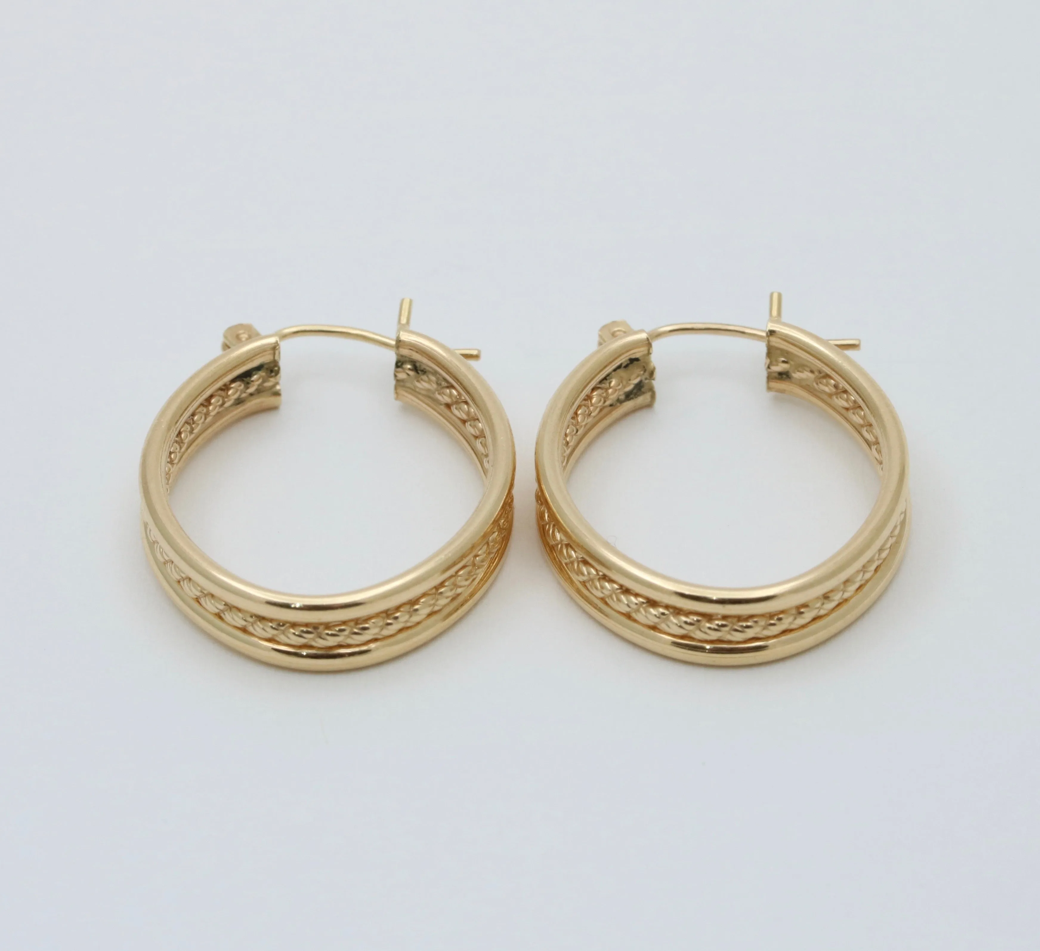 Vintage 14K Gold Twist Oval Hoop Earrings