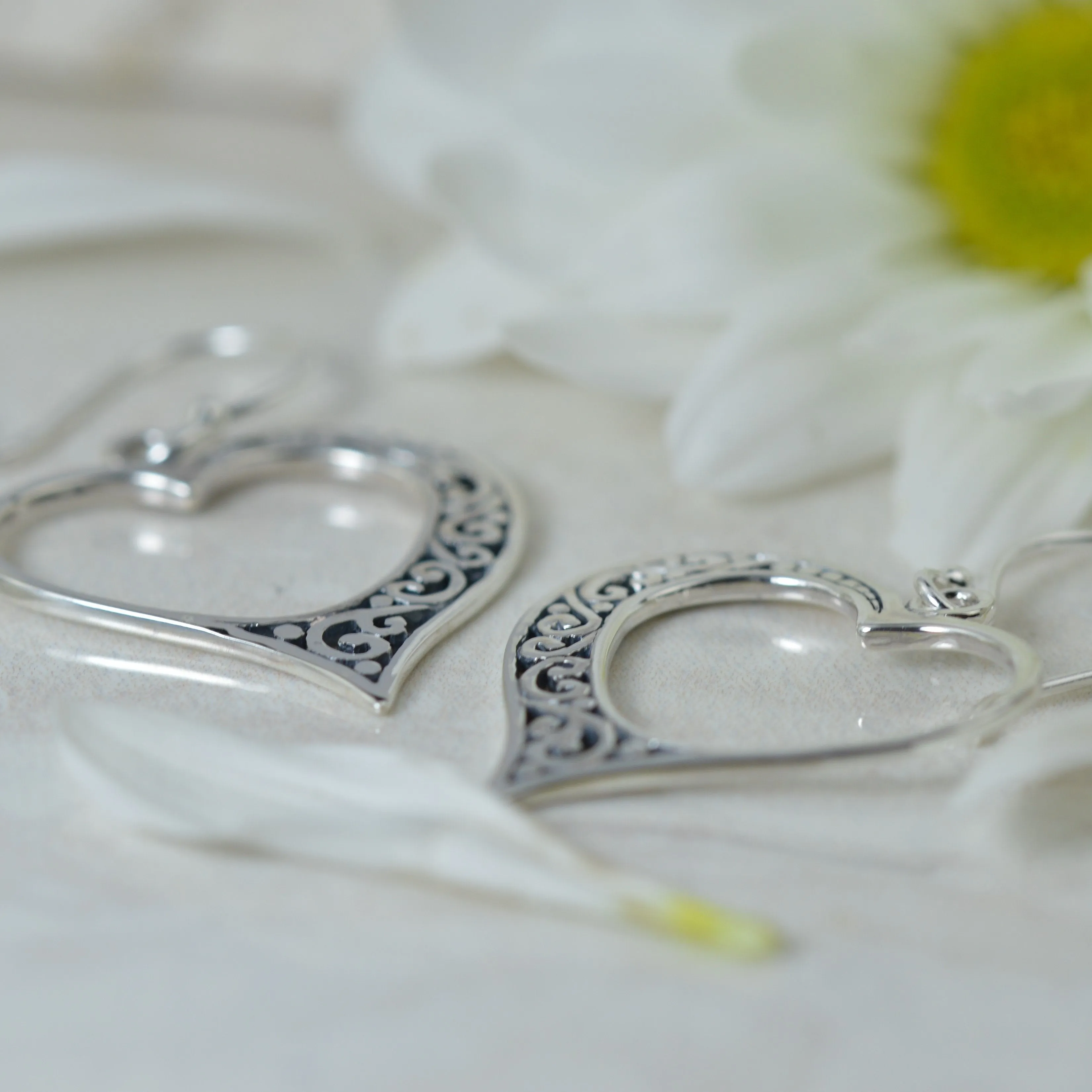 Vintage Amour Heart Earrings