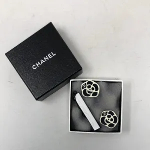 Vintage: CHANEL Camellia Black and White clip on Earrings