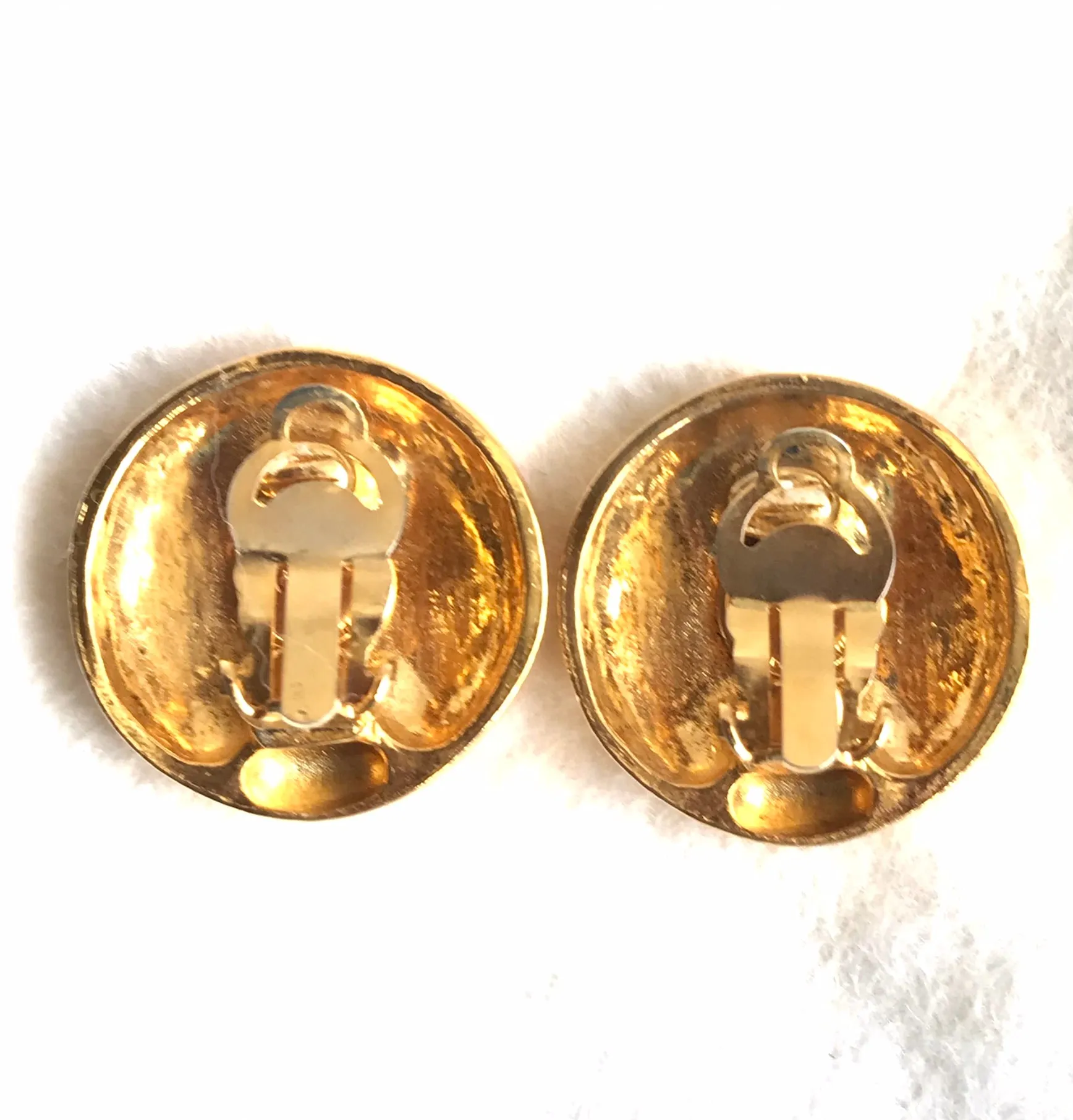 Vintage CHANEL gold tone round earrings with mademoiselle figure. Classic vintage Chanel jewelry. 0406011