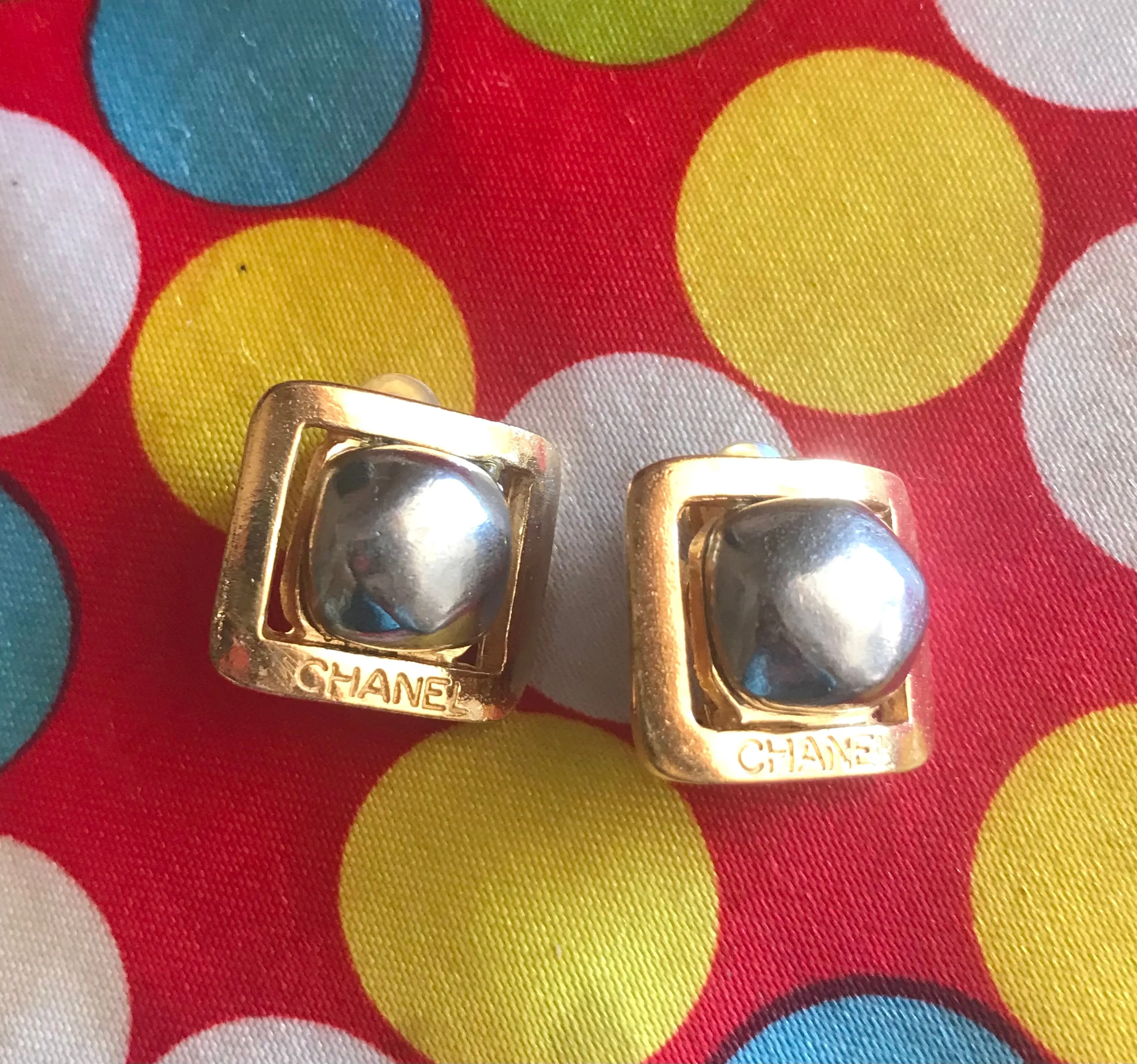 Vintage CHANEL metallic tone gripoix stone earrings in golden square shape. R0410111