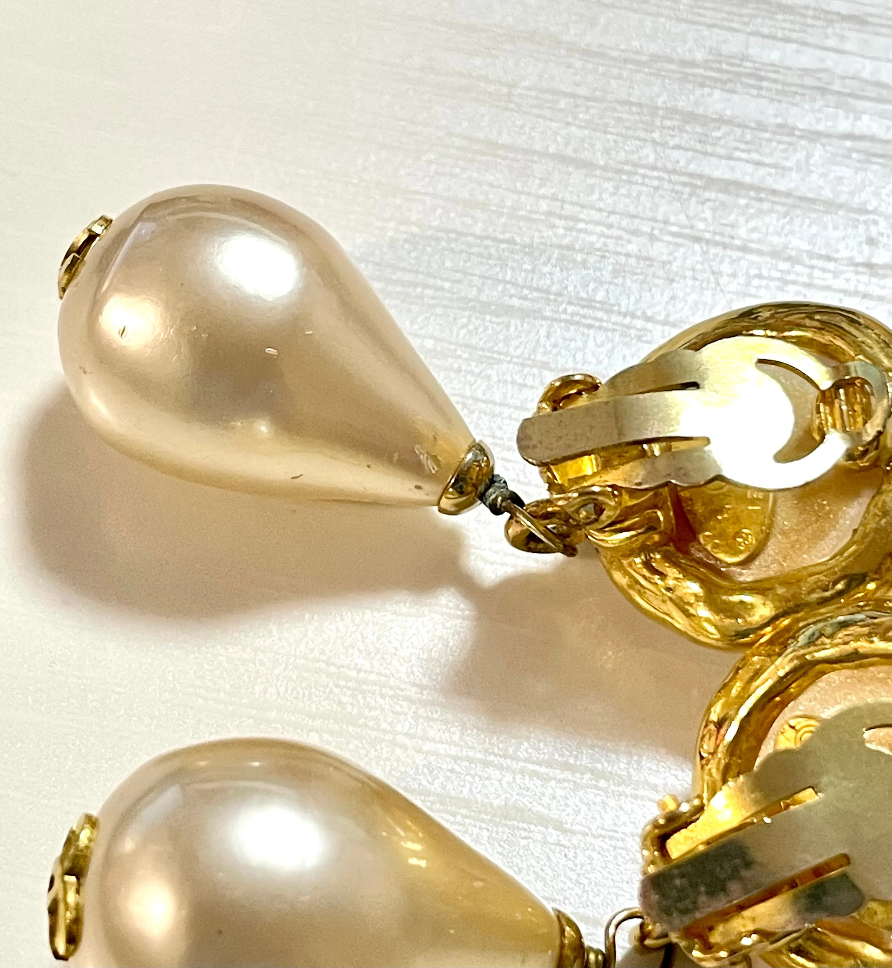 Vintage CHANEL teardrop white faux pearl earrings with golden CC mark on top. Chanel earrings that dangle as you move. 060903ac1
