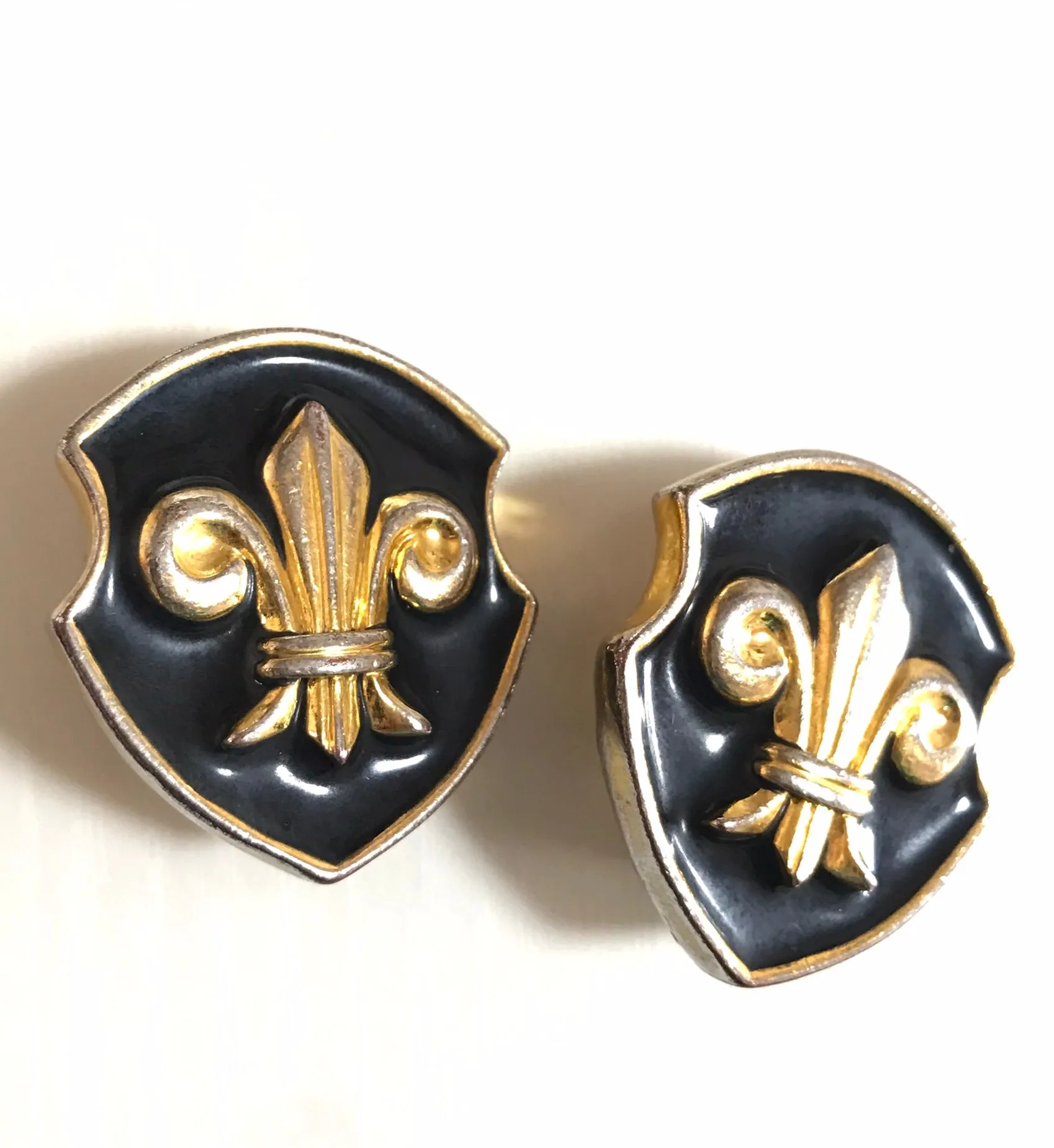 Vintage ESCADA black and golden flag design earrings. Unique but classic jewelry. 0403282