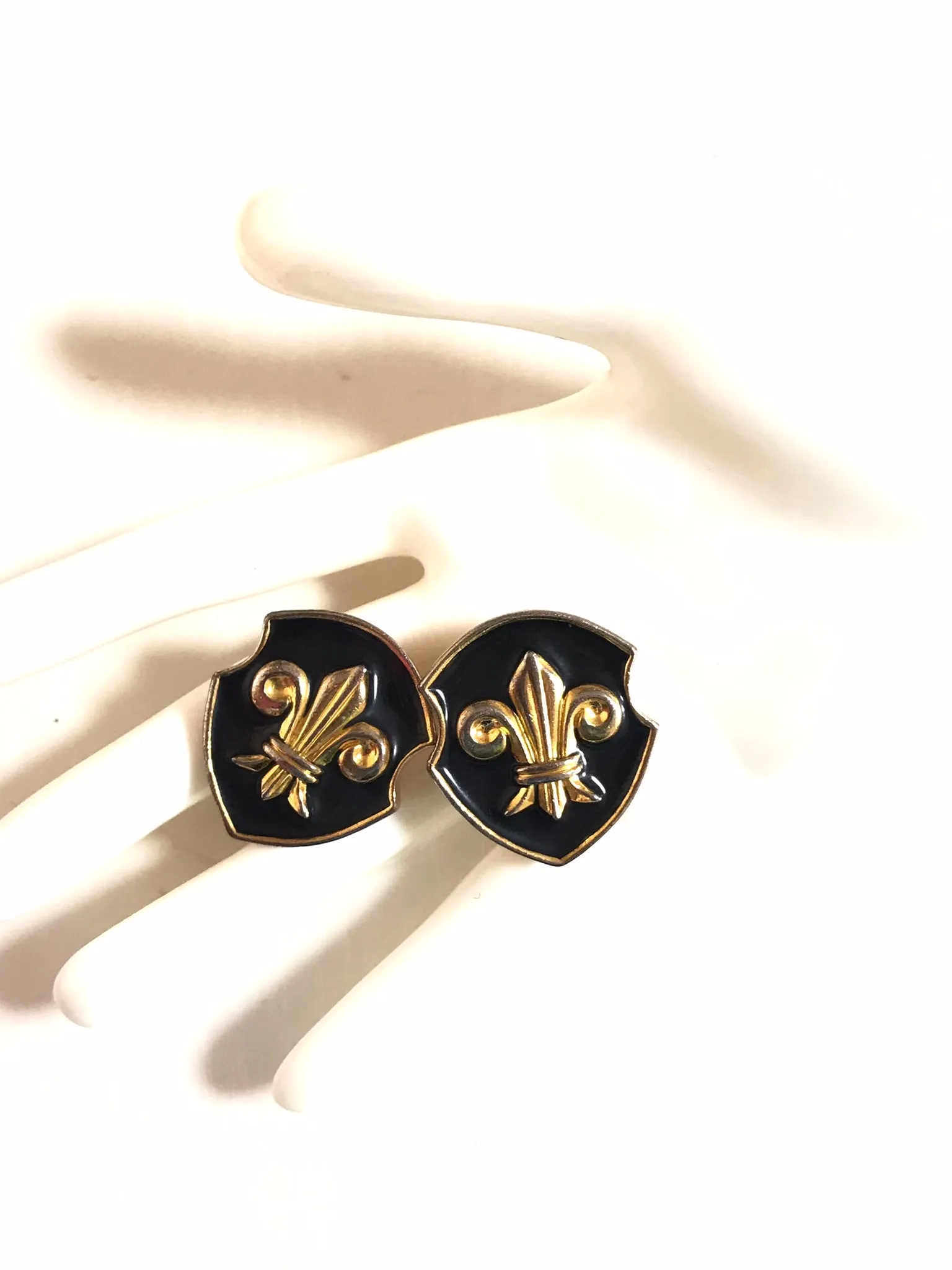 Vintage ESCADA black and golden flag design earrings. Unique but classic jewelry. 0403282