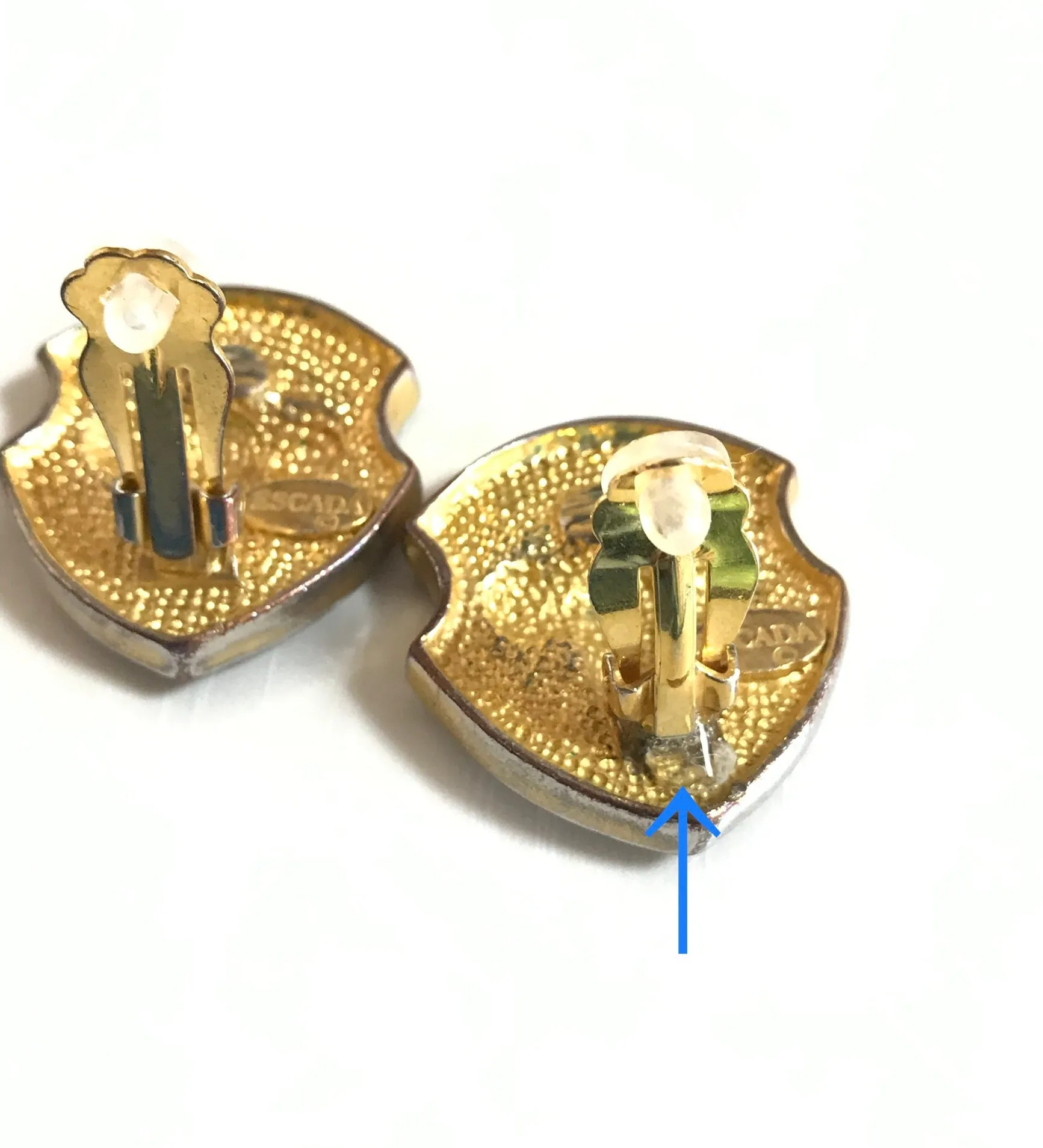 Vintage ESCADA black and golden flag design earrings. Unique but classic jewelry. 0403282