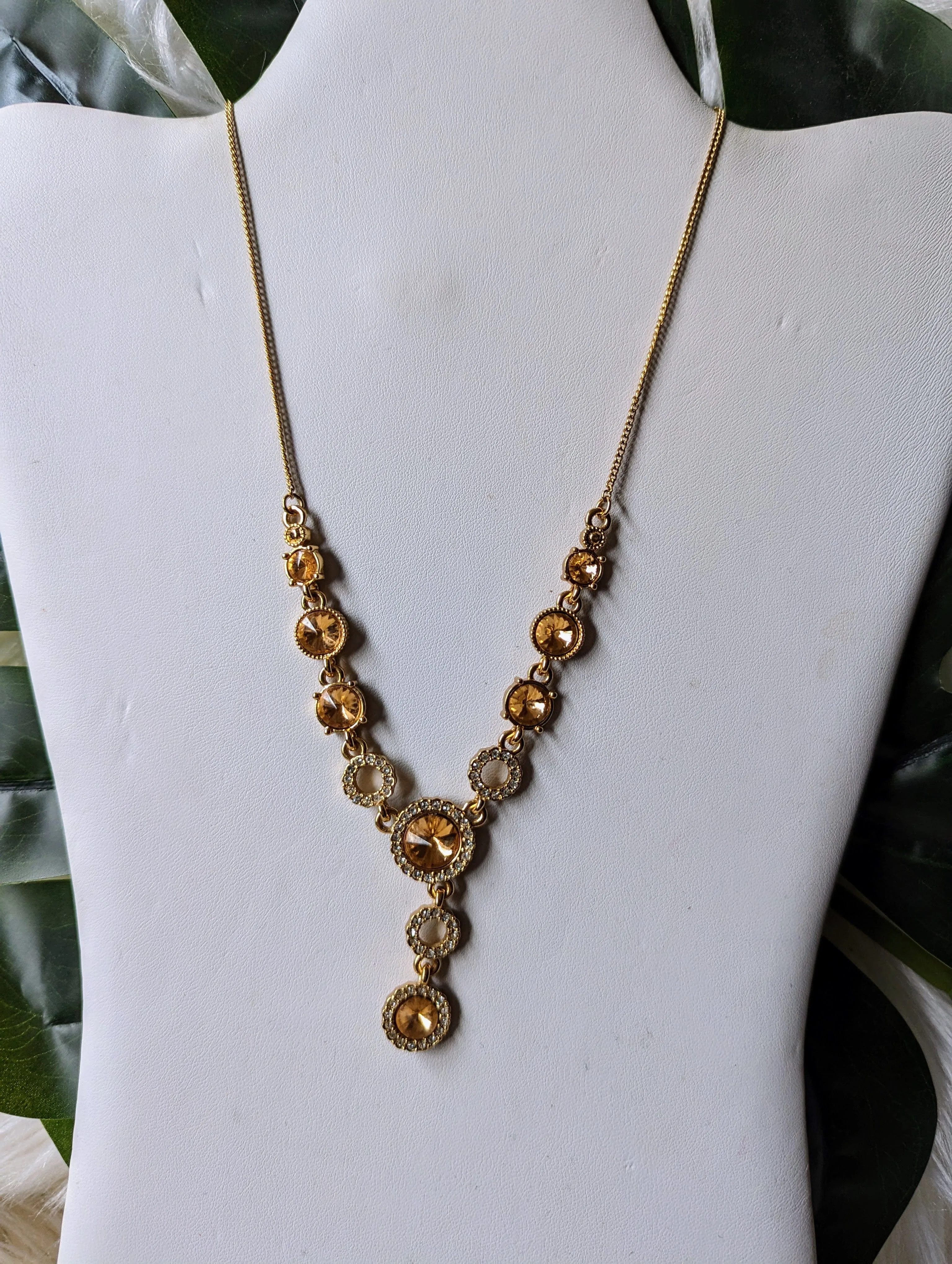 Vintage - Gold Tone Orange Crystal Lariat Necklace